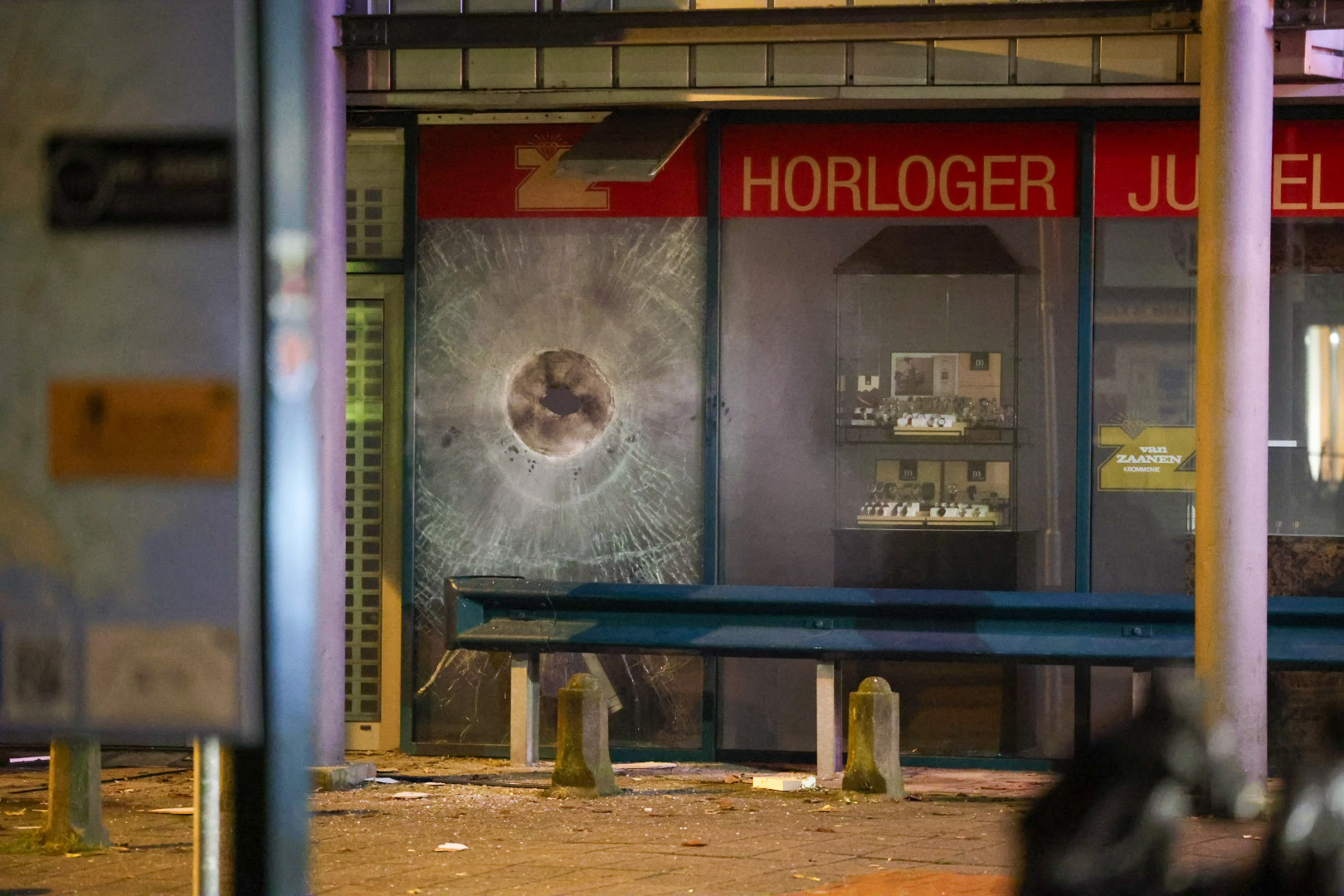 Plofkraak bij juwelier, daders vluchten zonder buit