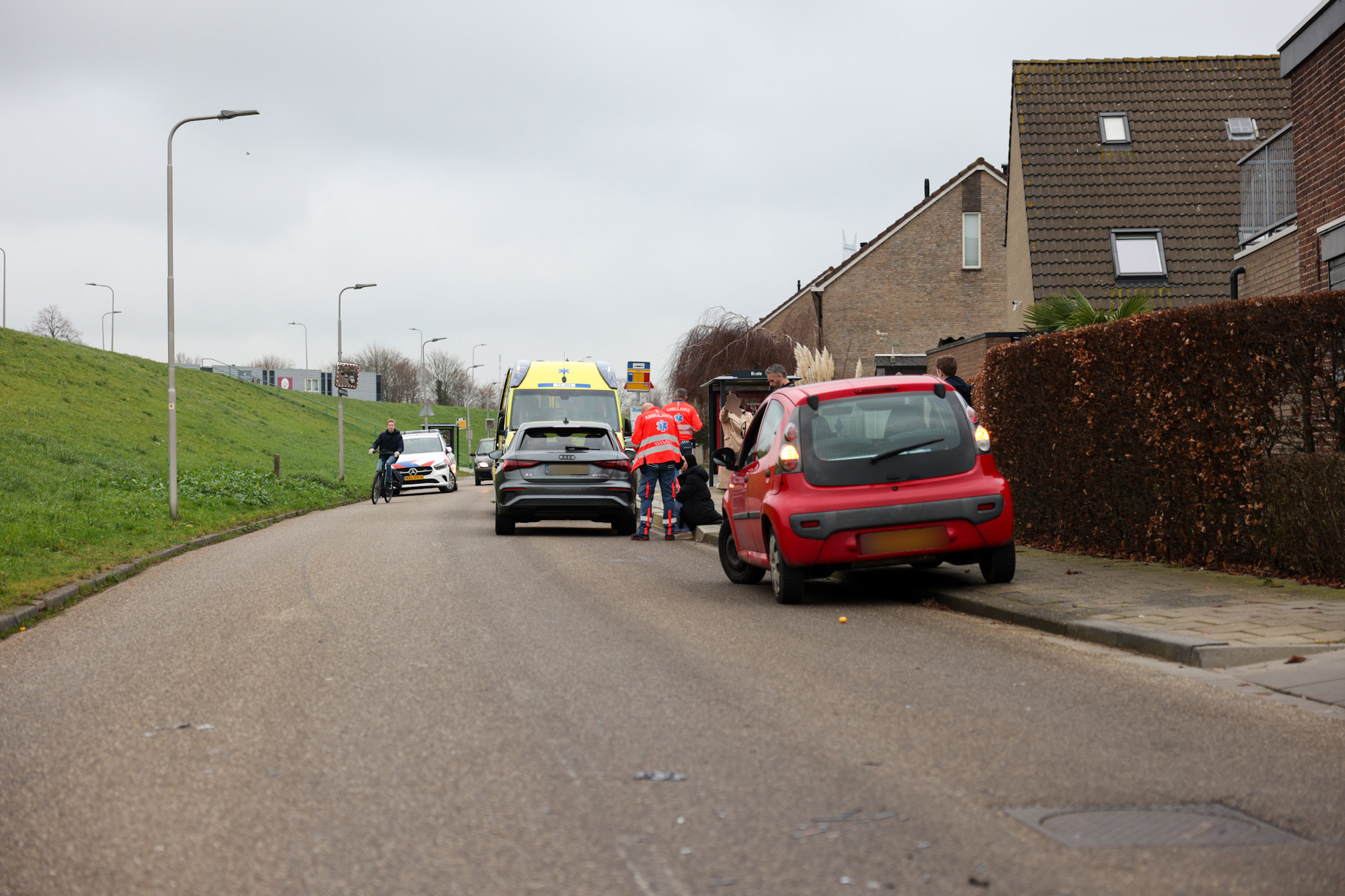 Aanrijding veroorzaakt aanzienlijke schade Paul Krugerstraat in Ridderkerk - 112 Nederland