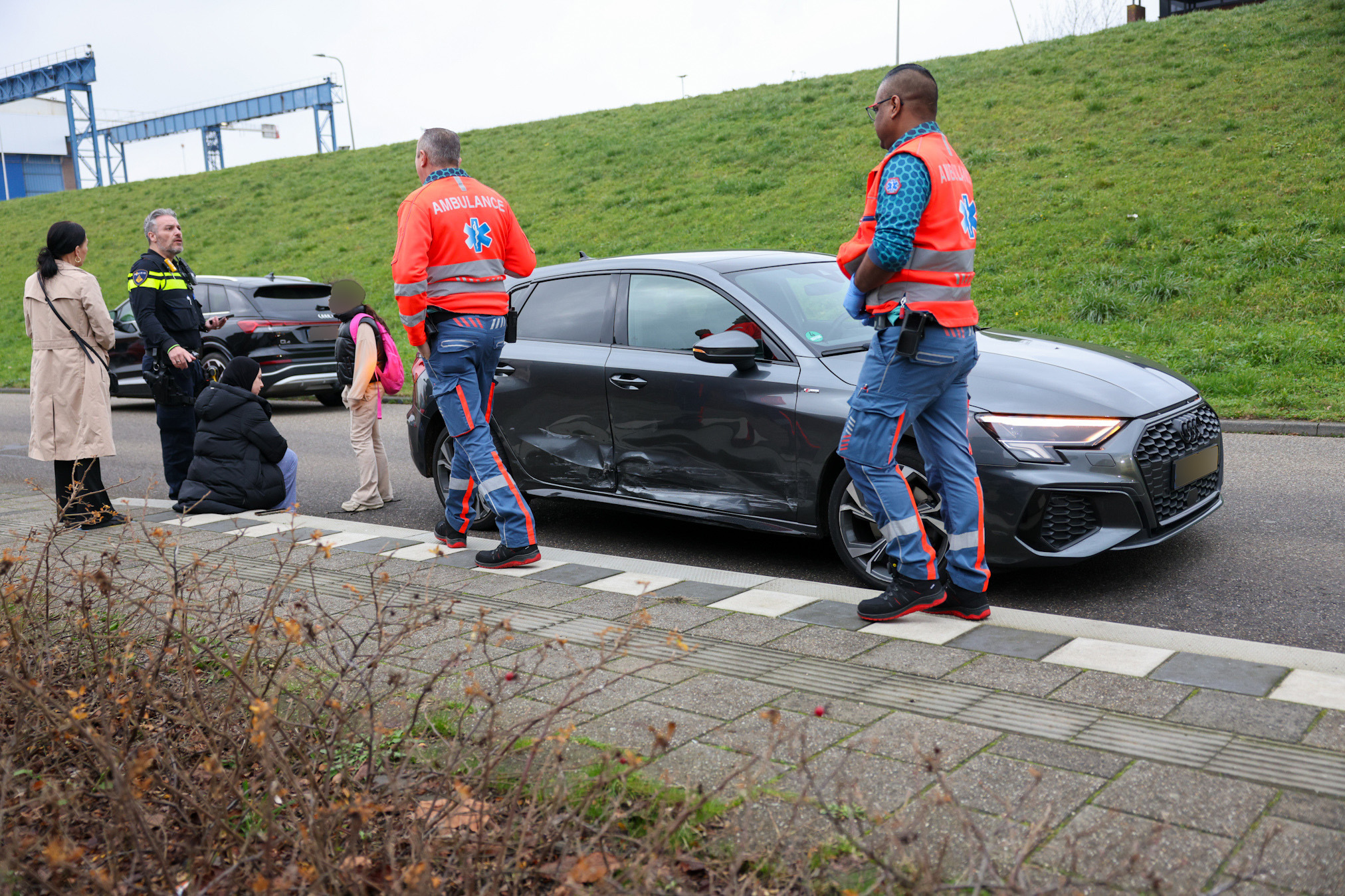 Aanrijding veroorzaakt aanzienlijke schade Paul Krugerstraat in Ridderkerk - 112 Nederland