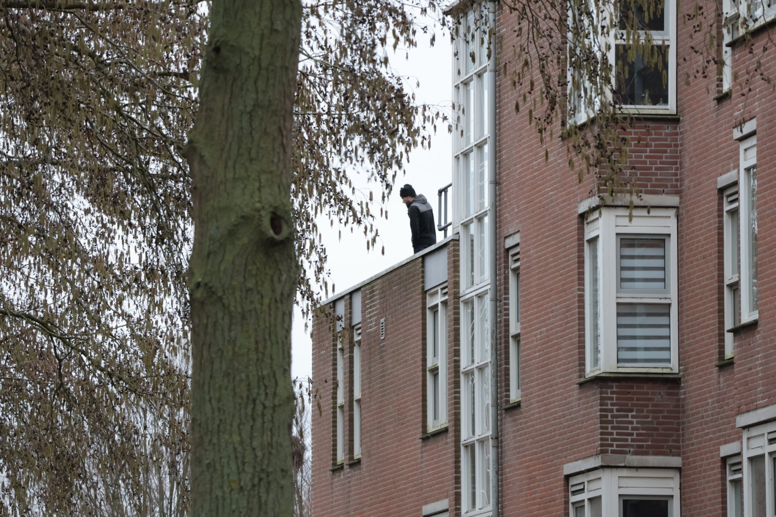 Arrestatieteam ingezet bij persoon met onbegrepen gedrag op dak