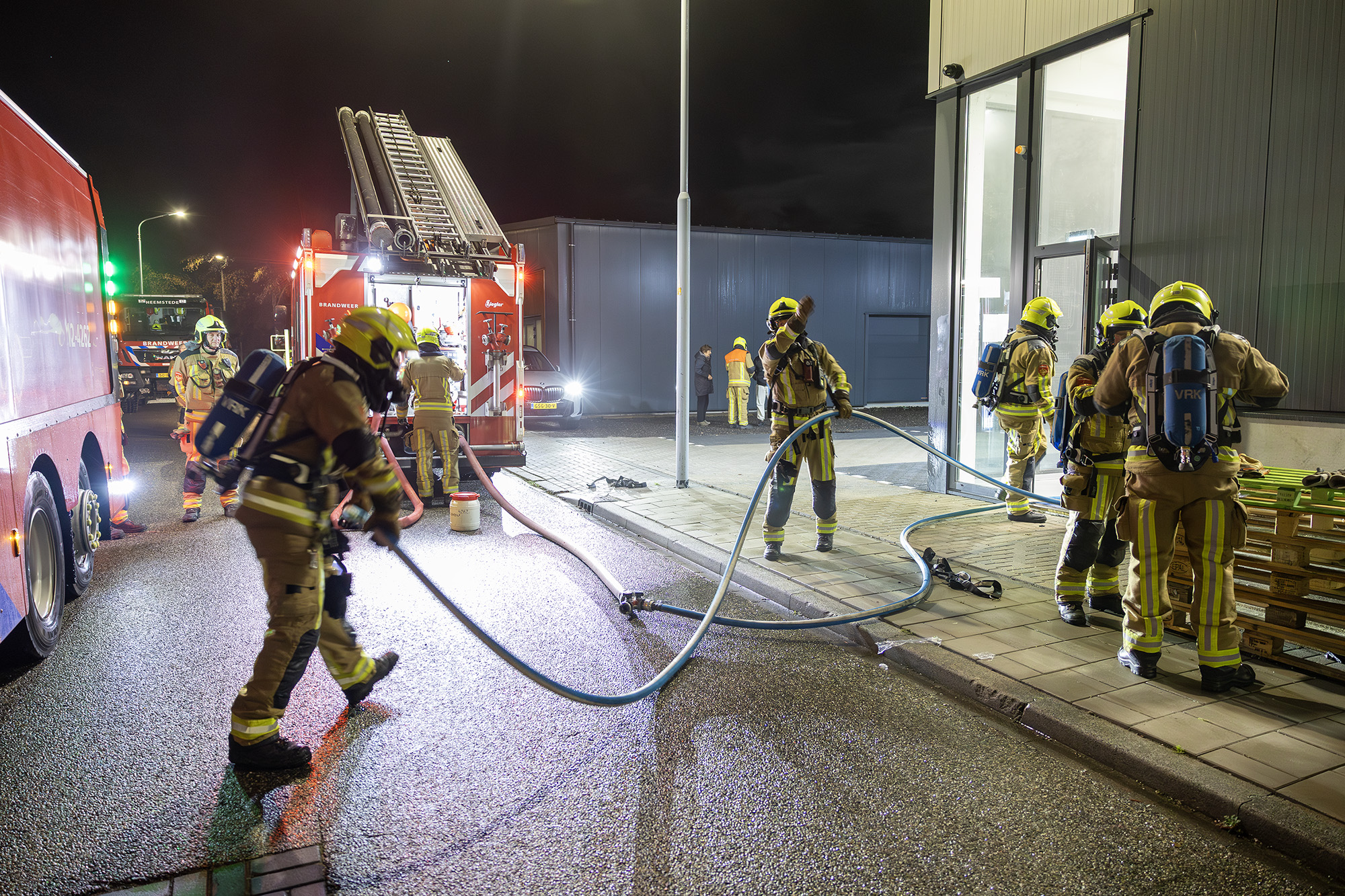 Brand in bedrijfspand aan Crommelinbaan in Cruquius - 112 Nederland