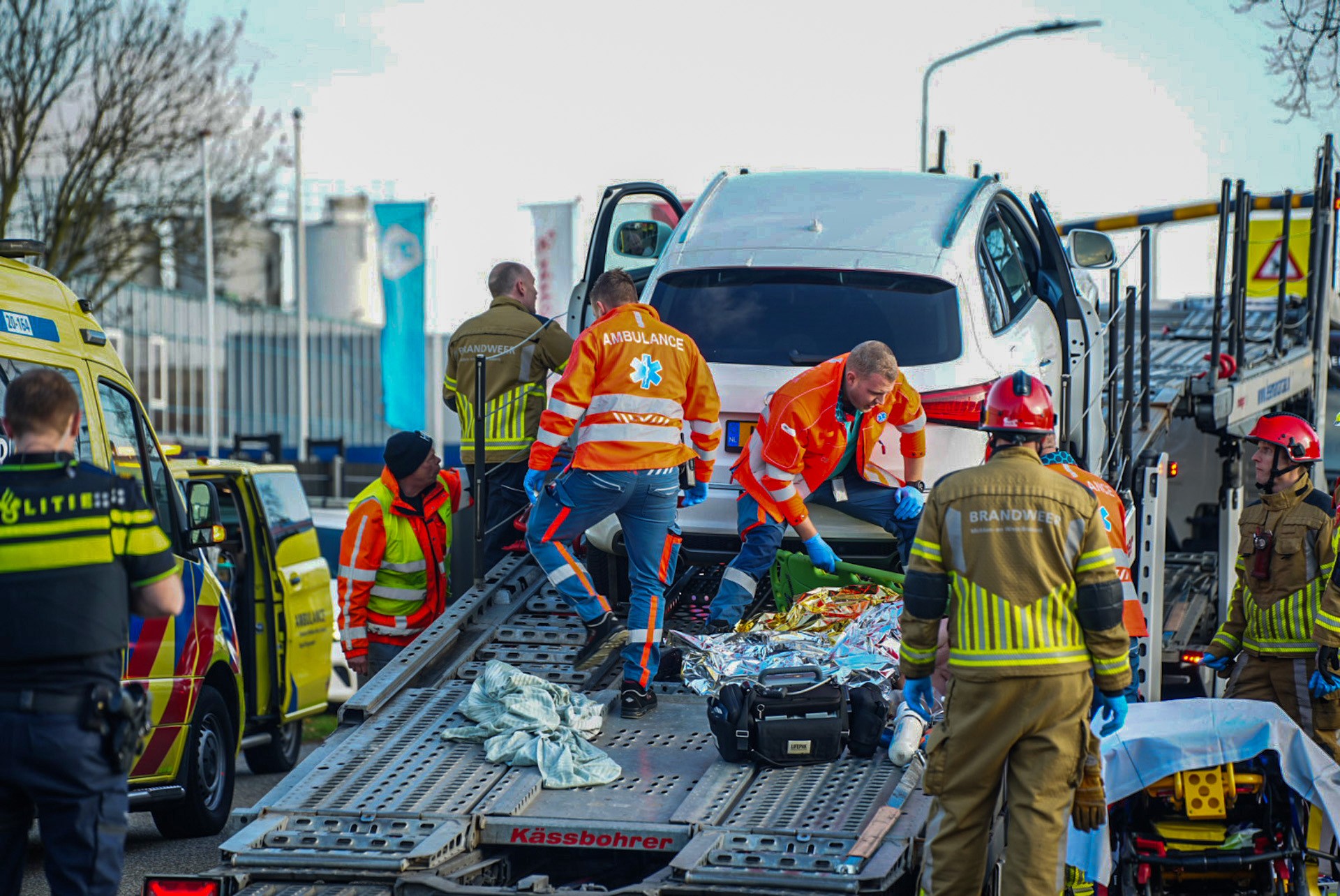 Man zwaargewond bij ernstig arbeidsongeval met autotransporter