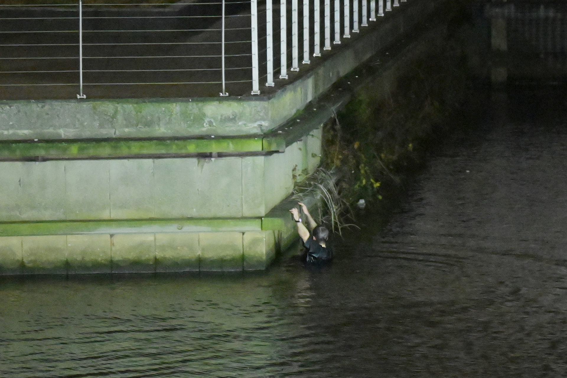 Man raakt te water, boa’s schieten te hulp