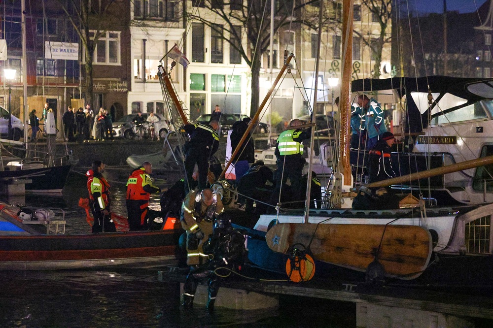 Jongeman belandt in water tijdens vluchtpoging voor politie