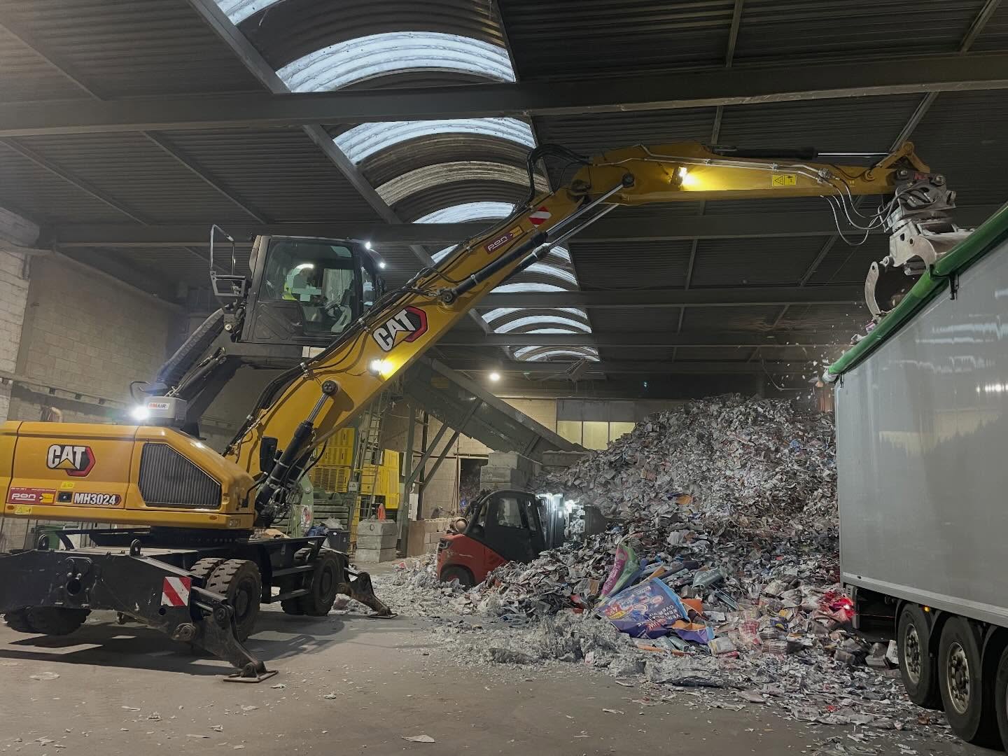 Vermiste kat Marley aan dood ontsnapt tussen papierafval in recyclingloods