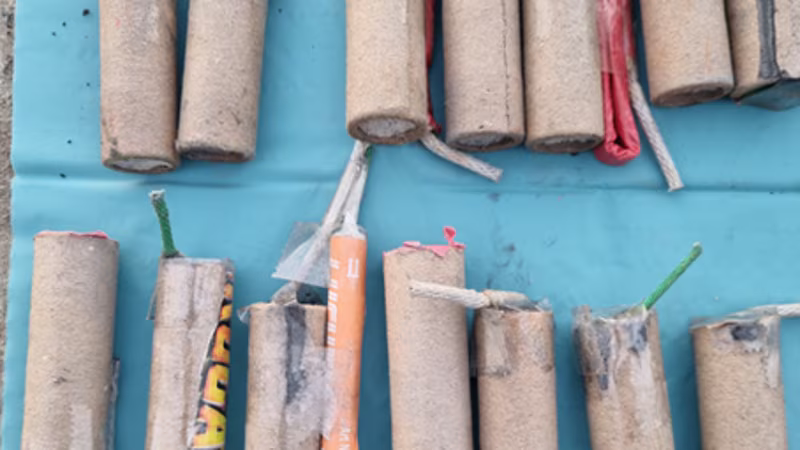 Politie vindt bijna 35 kilo illegaal vuurwerk in schuur, 18-jarige aangehouden