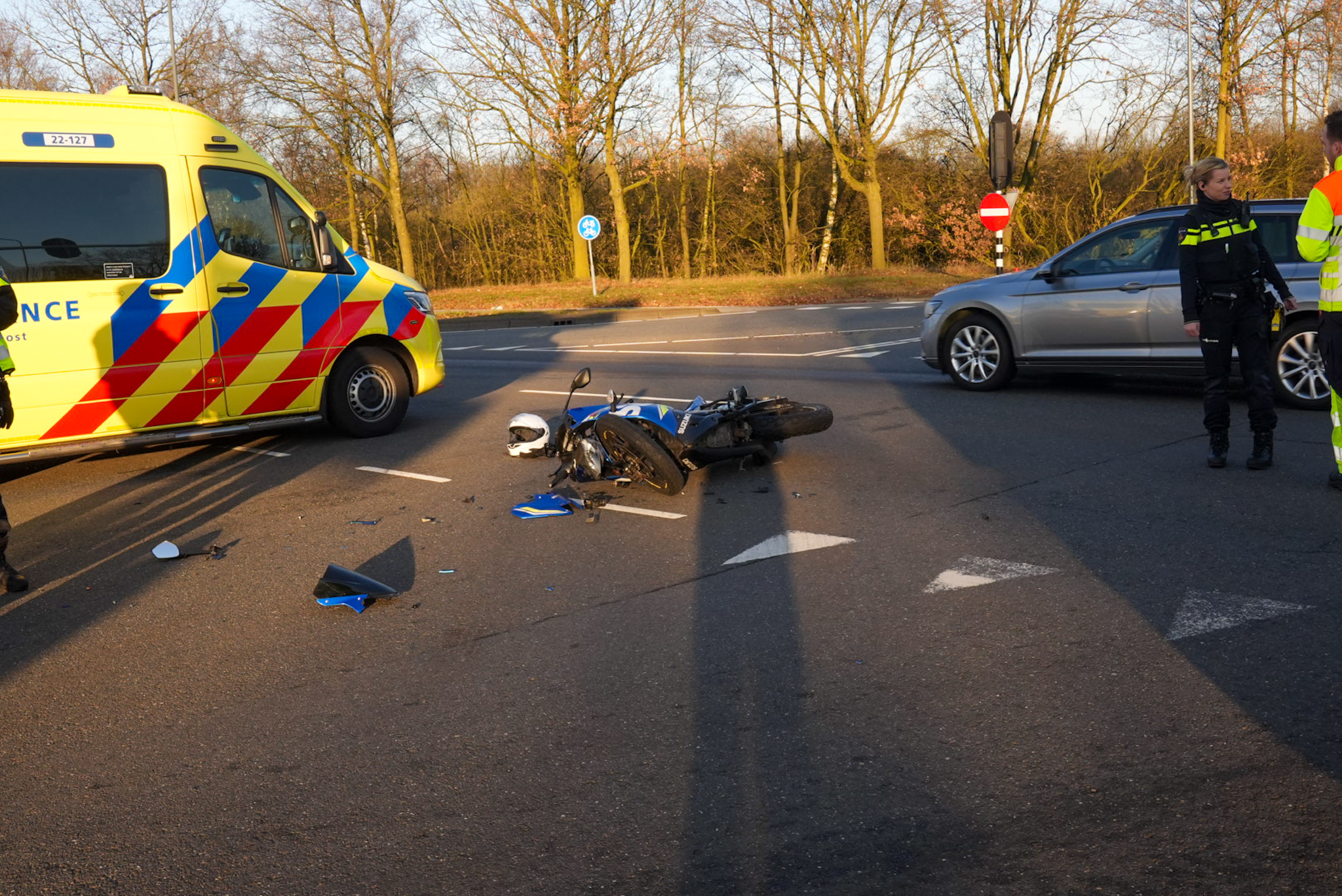 Motorrijdster gewond bij aanrijding met aanhanger