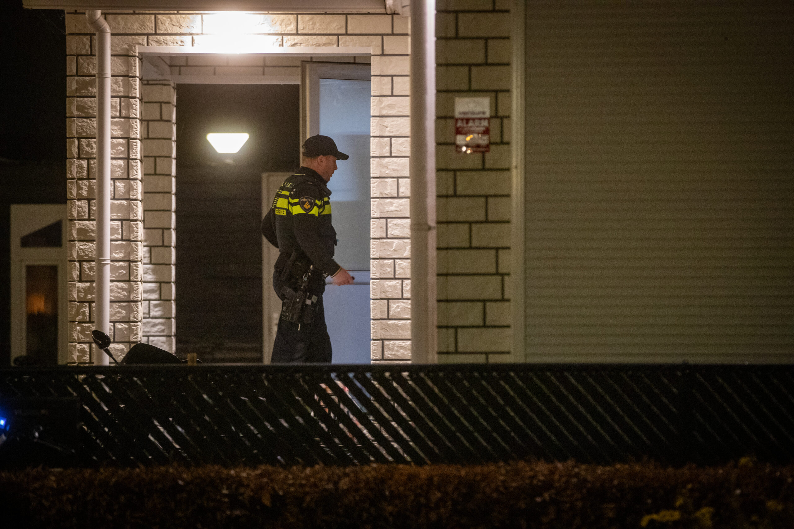 Politie doorzoekt woonwagen, man aangehouden en goederen in beslag genomen