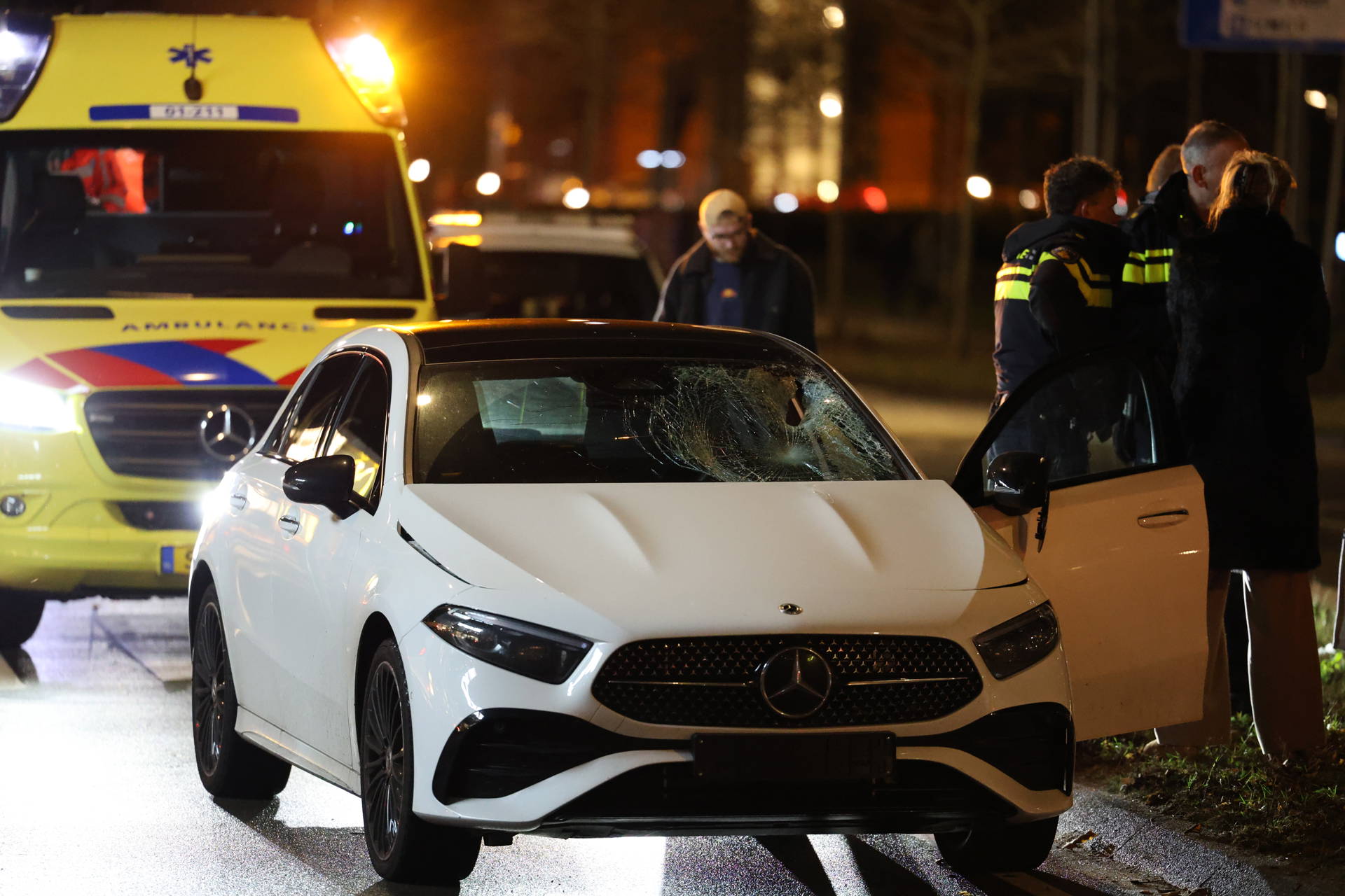 Voetganger op zebrapad geschept door automobilist