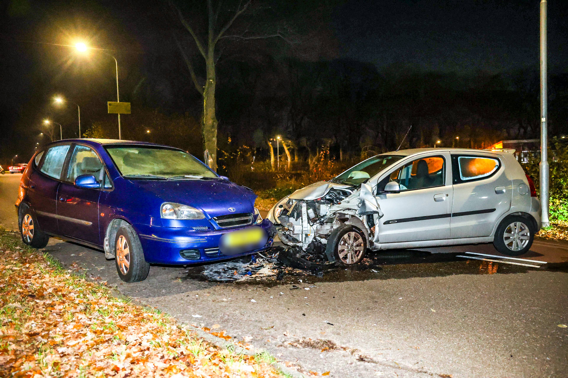 Frontale botsing met spookrijder; twee bestuurders naar ziekenhuis