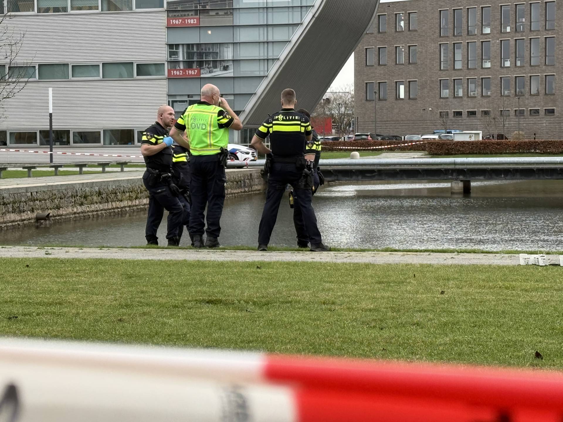 Dode gevonden in sloot, omstander slaat alarm