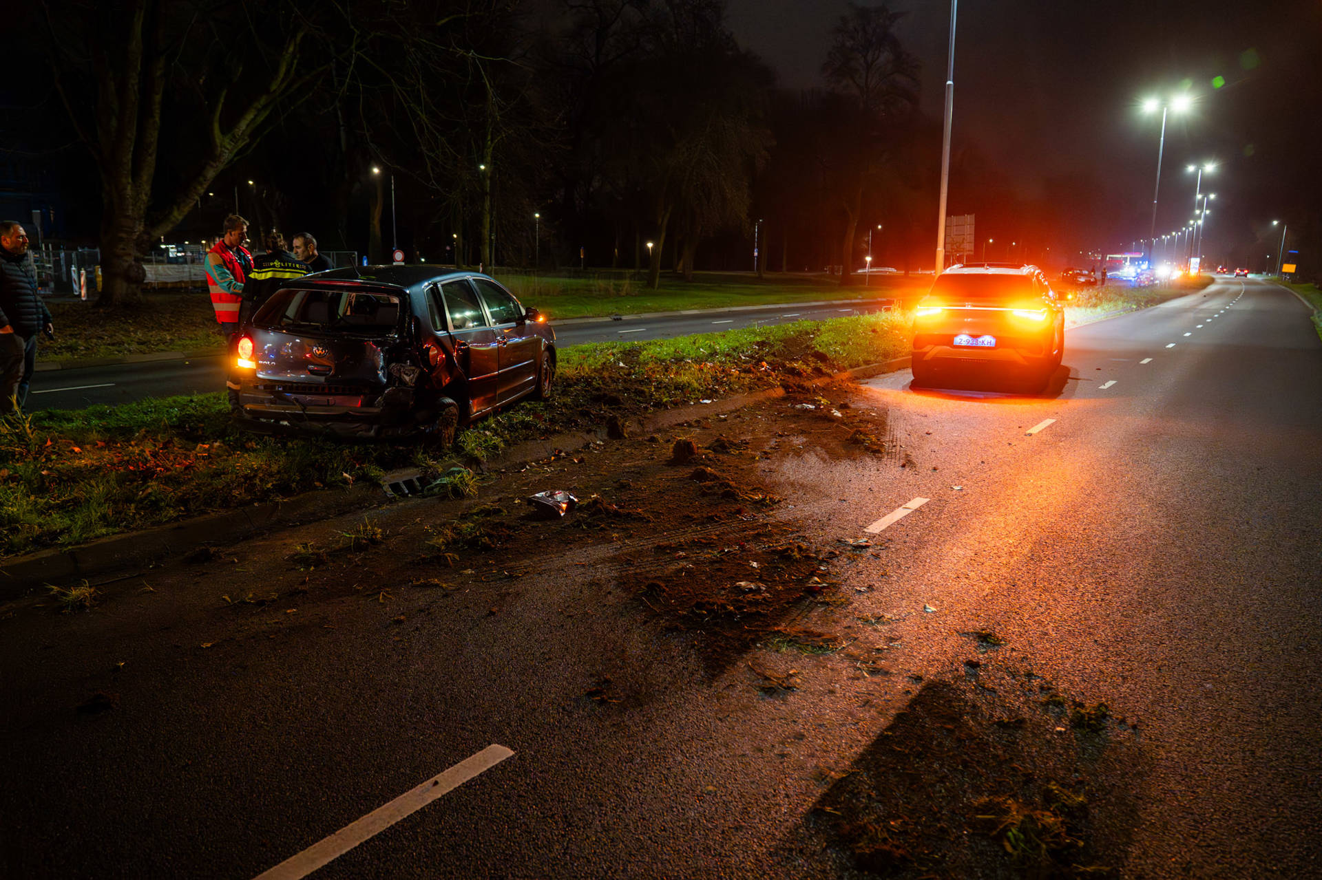 Ravage op de weg nadat auto’s botsen