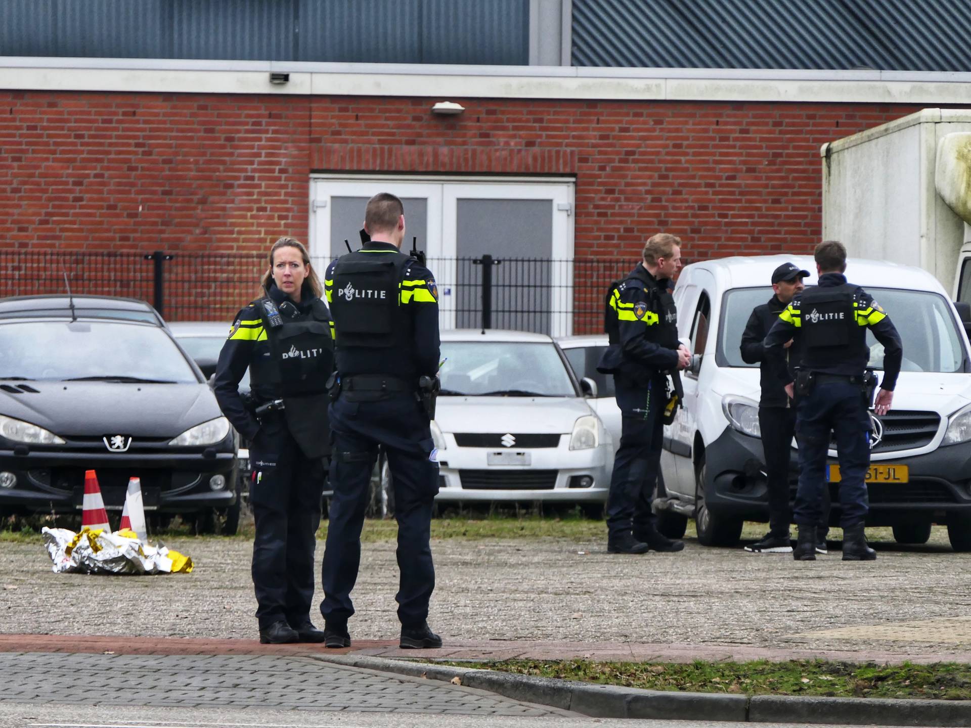 Persoon neergeschoten bij sporthal