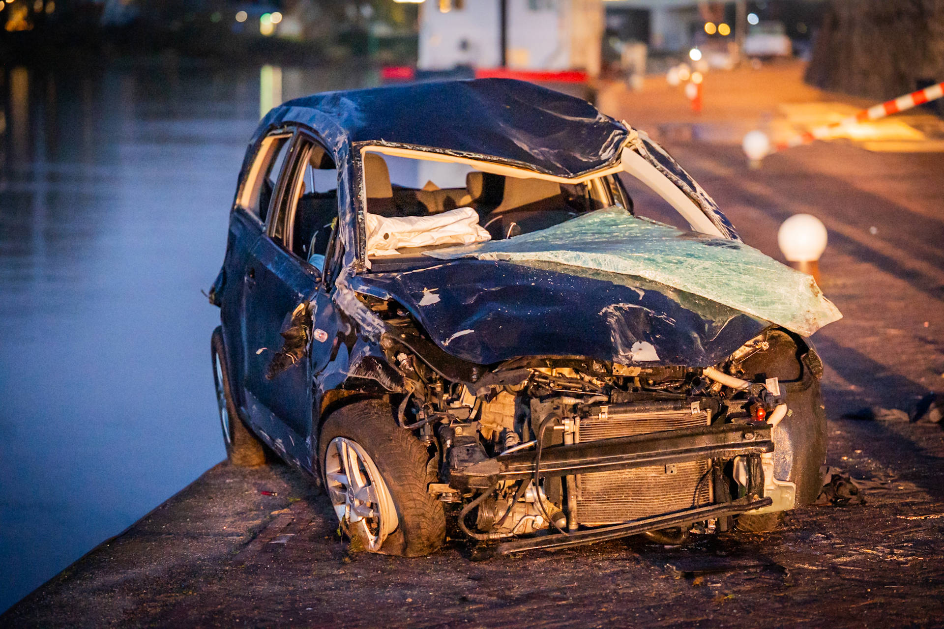 Automobilist raakt zwaargewond bij crash