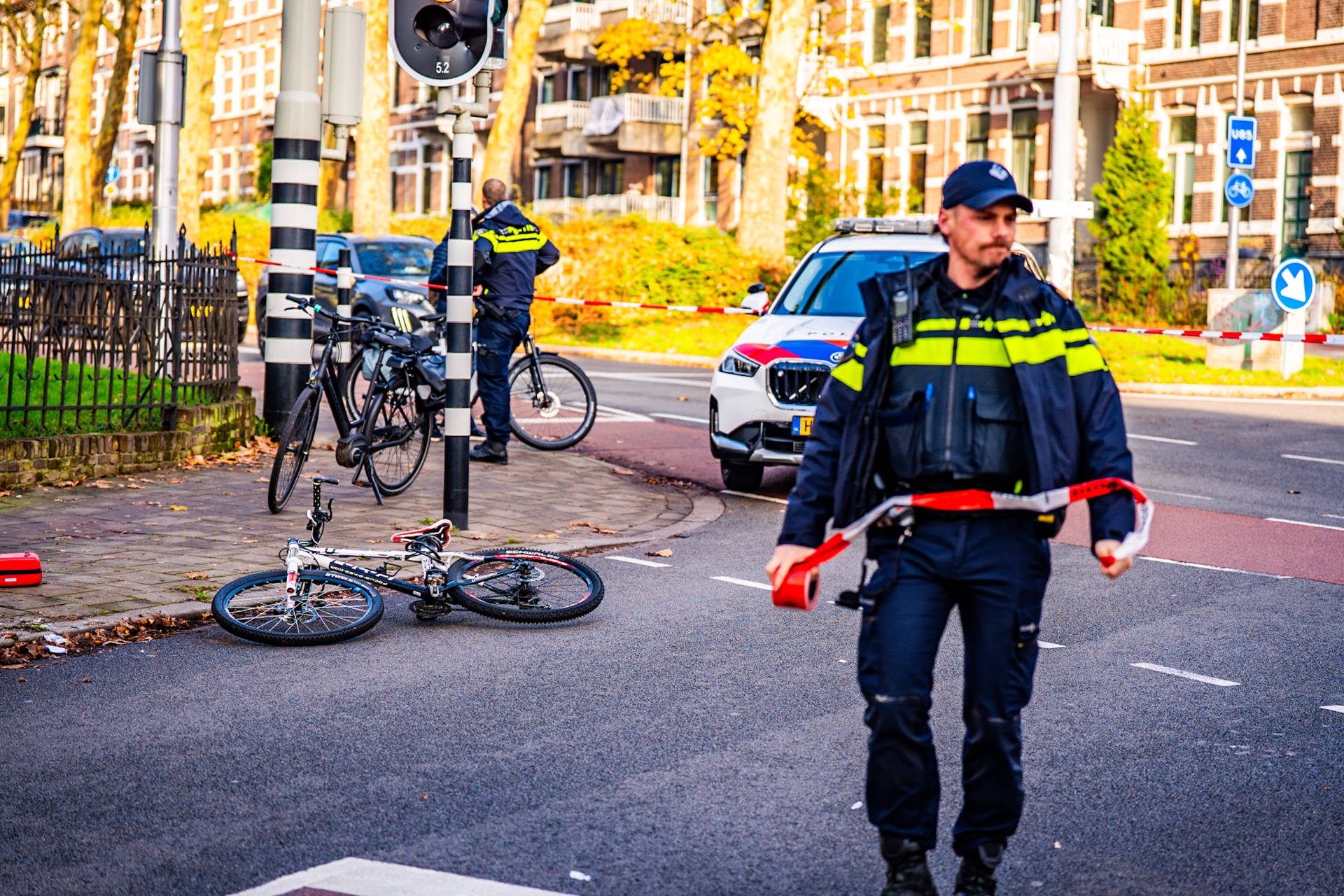 Mountainbiker raakt ernstig gewond bij aanrijding