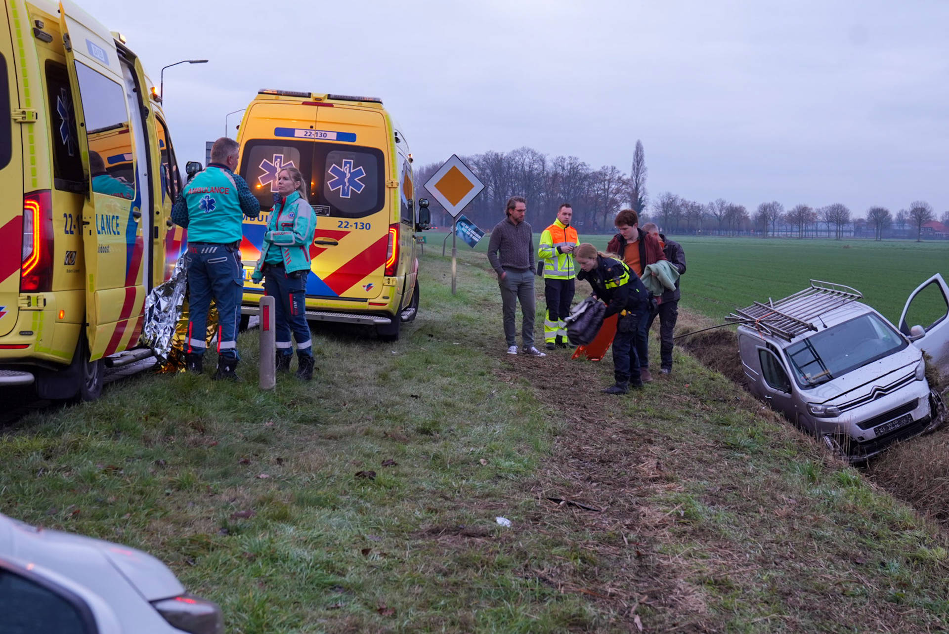 Vader, moeder en baby naar ziekenhuis na ongeval