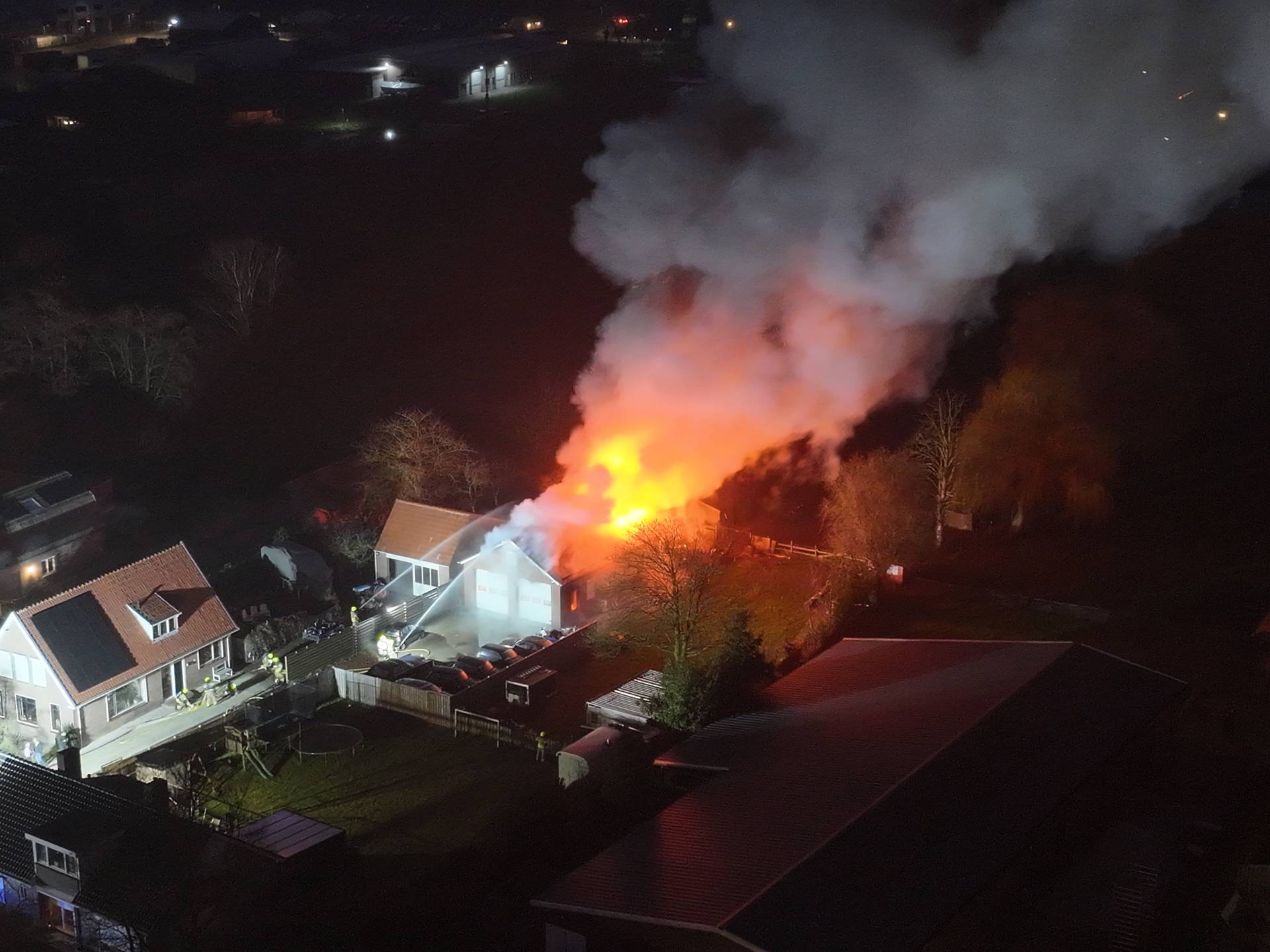 Grote brand in loods met grote hoeveelheid gereedschap