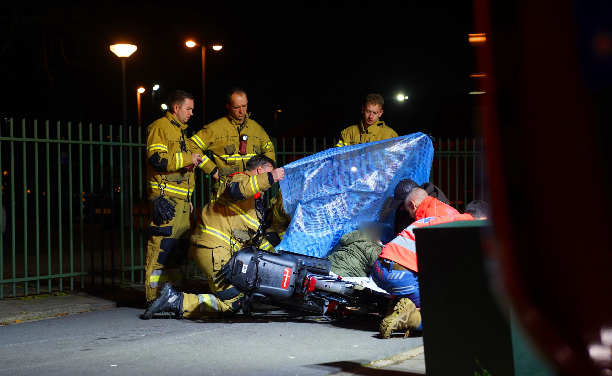 Meisje raakt bekneld in fiets
