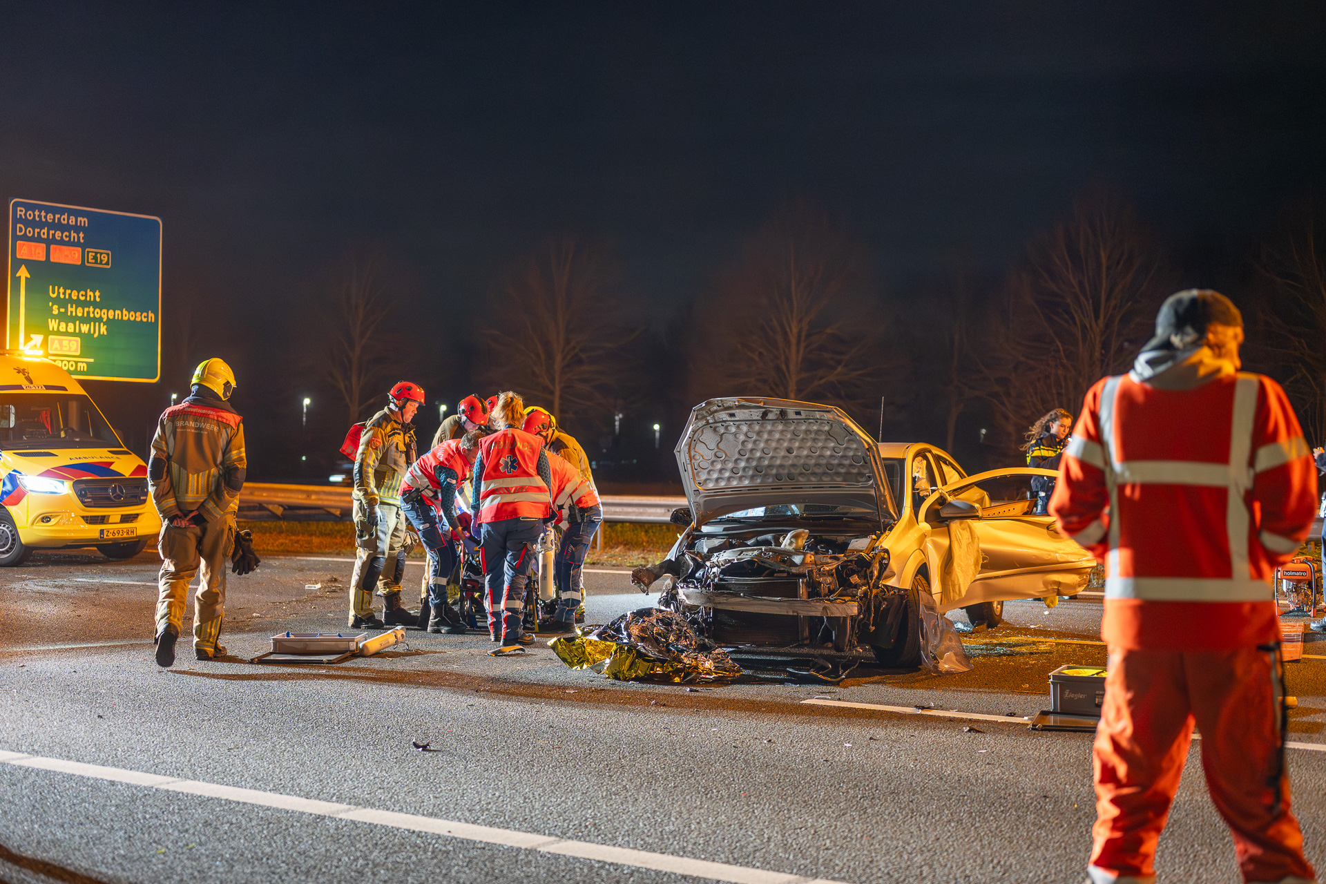 Drie gewonden bij ernstig ongeval op snelweg, weg uren dicht