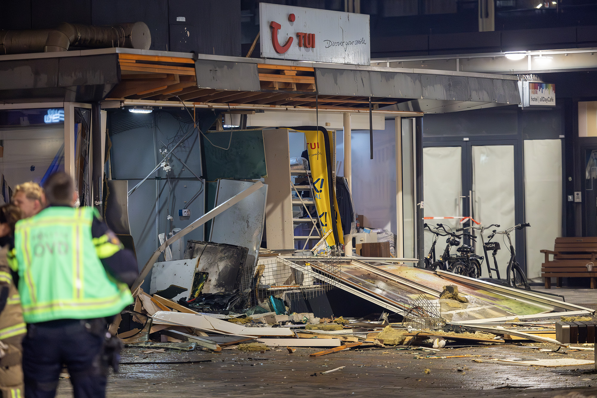 Grote ravage door plofkraak op geldautomaat