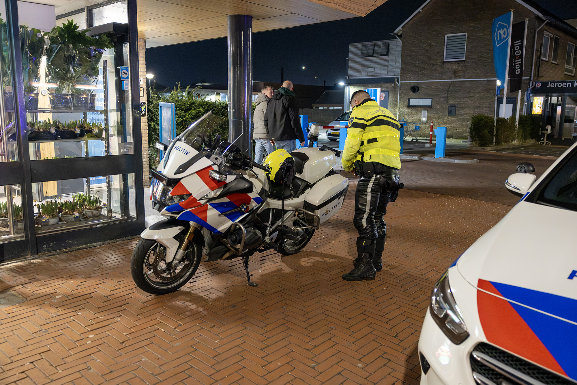 Politie zoekt man na overval Albert Heijn in Zwanenburg - 112 Nederland