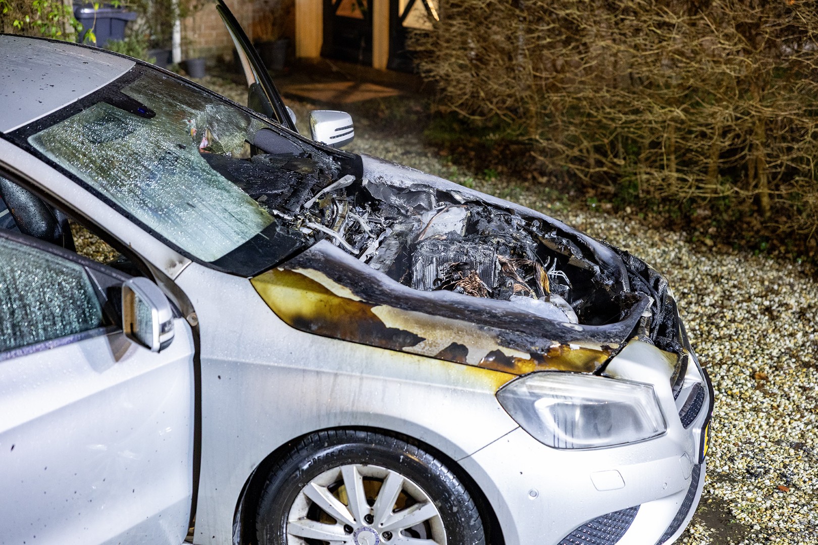 Autobrand aan Pa Verkuijllaan in Badhoevedorp - 112 Nederland