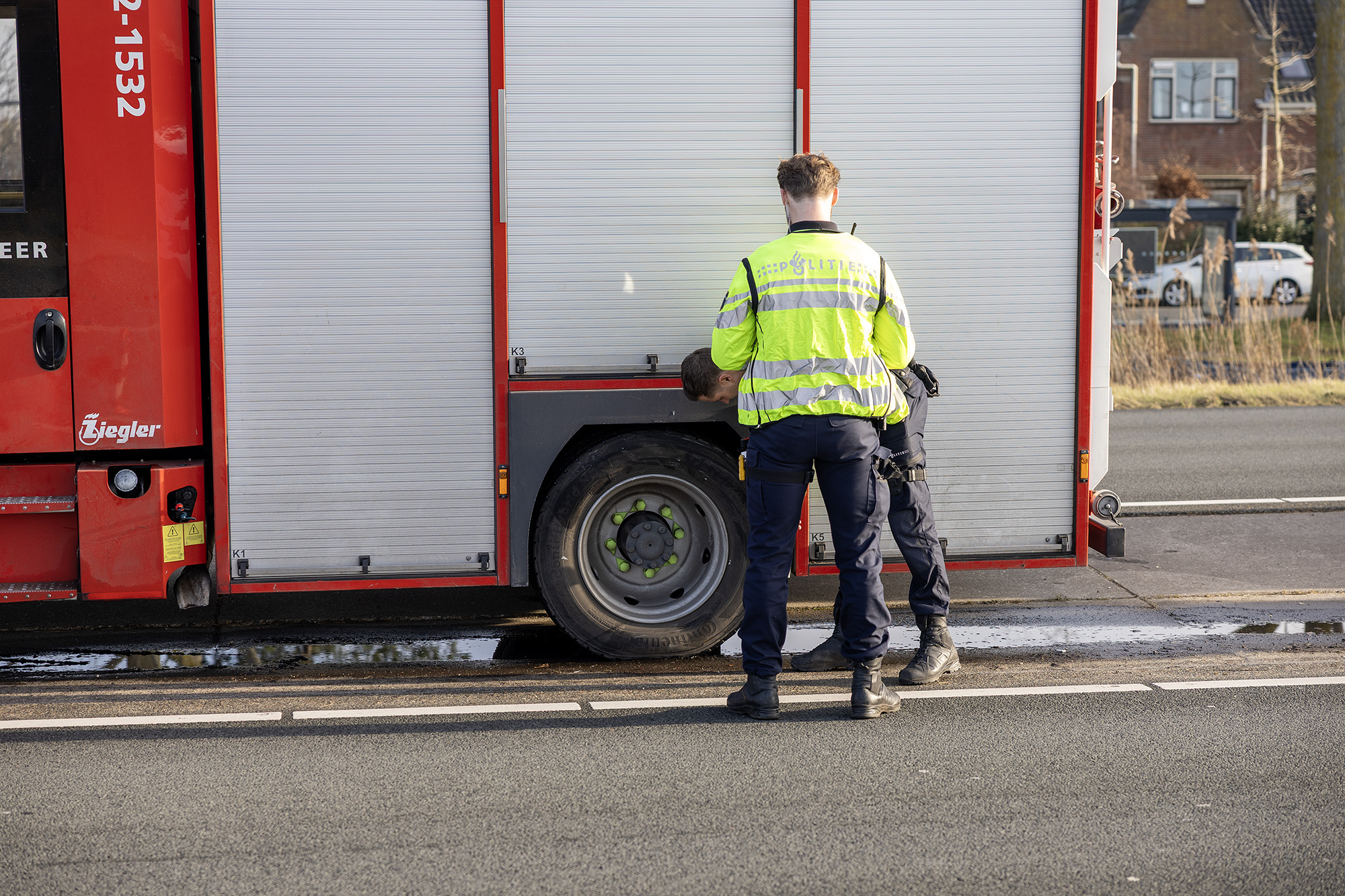 Automobilist botst tegen brandweerwagen op N208 in Haarlem - 112 Nederland