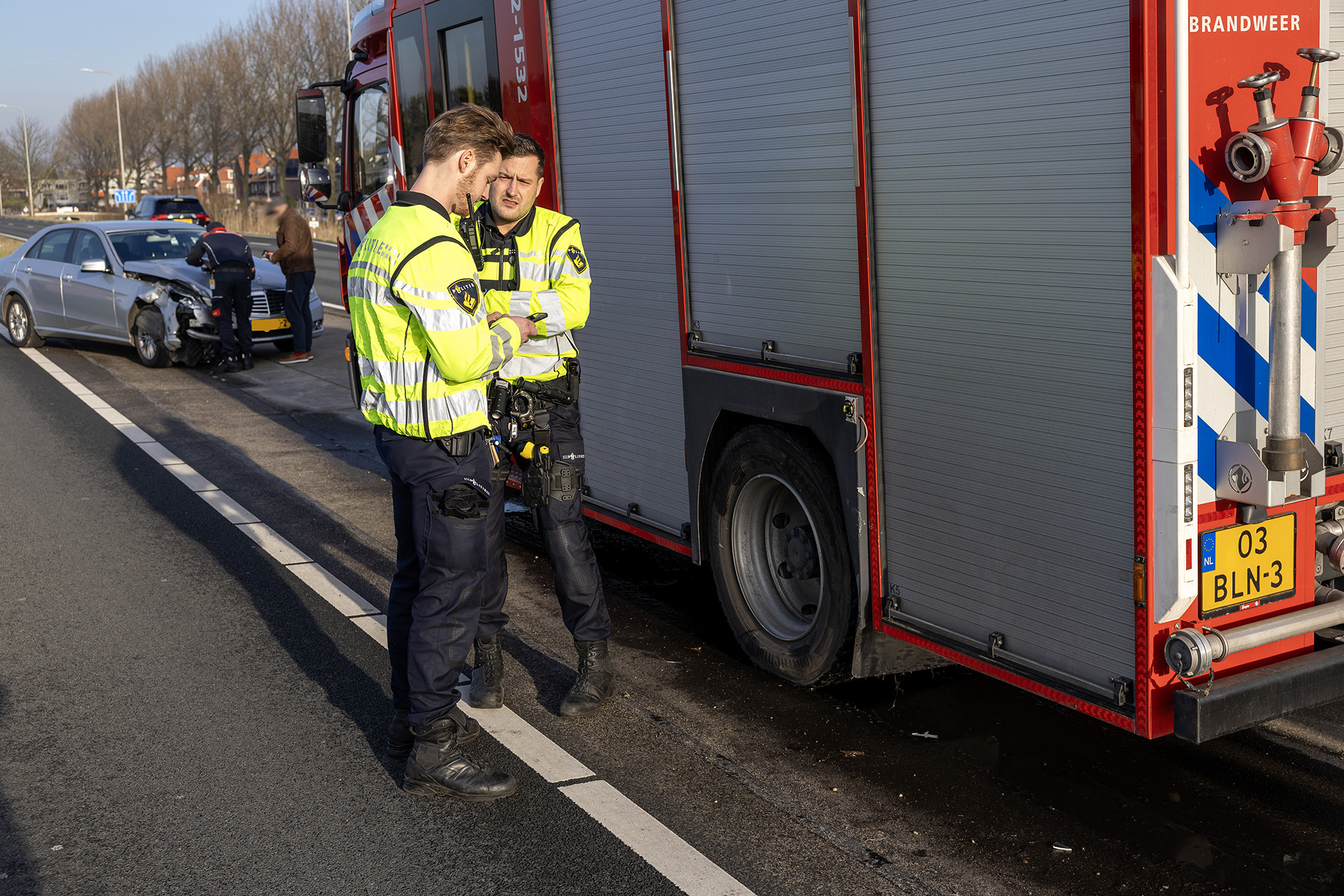 Automobilist botst tegen brandweerwagen op N208 in Haarlem - 112 Nederland
