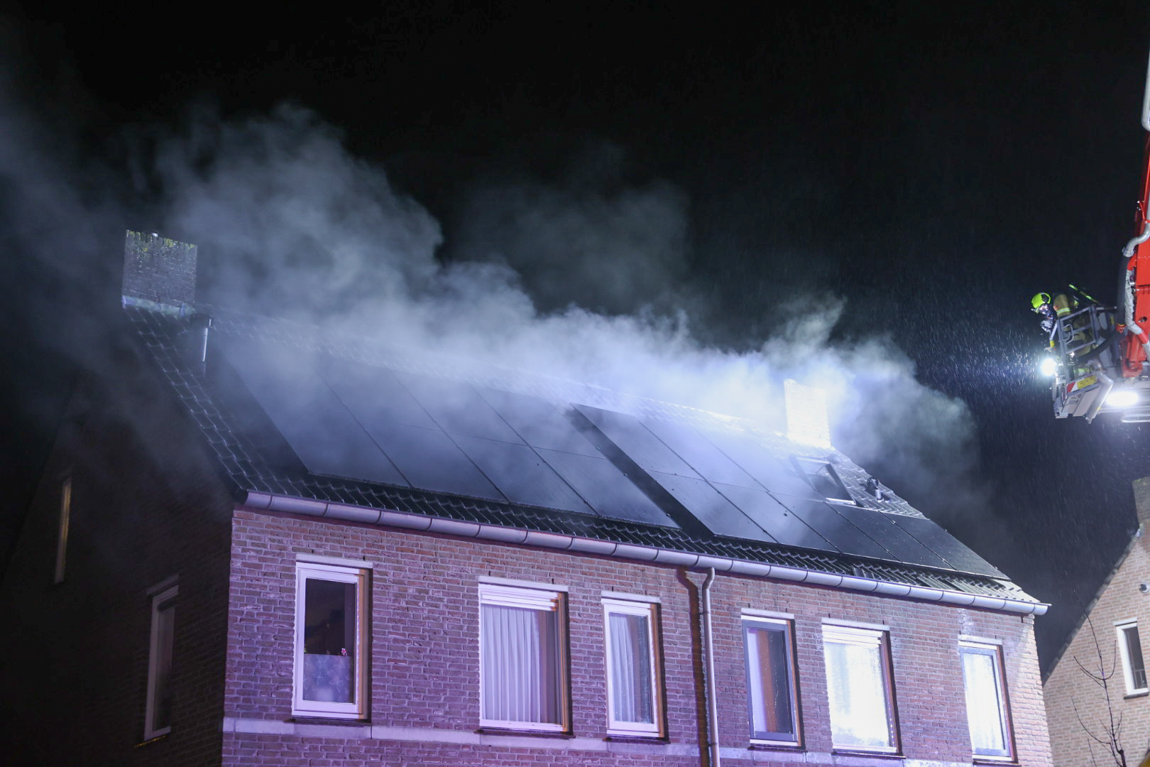 Zolder zwaar beschadigd door woningbrand