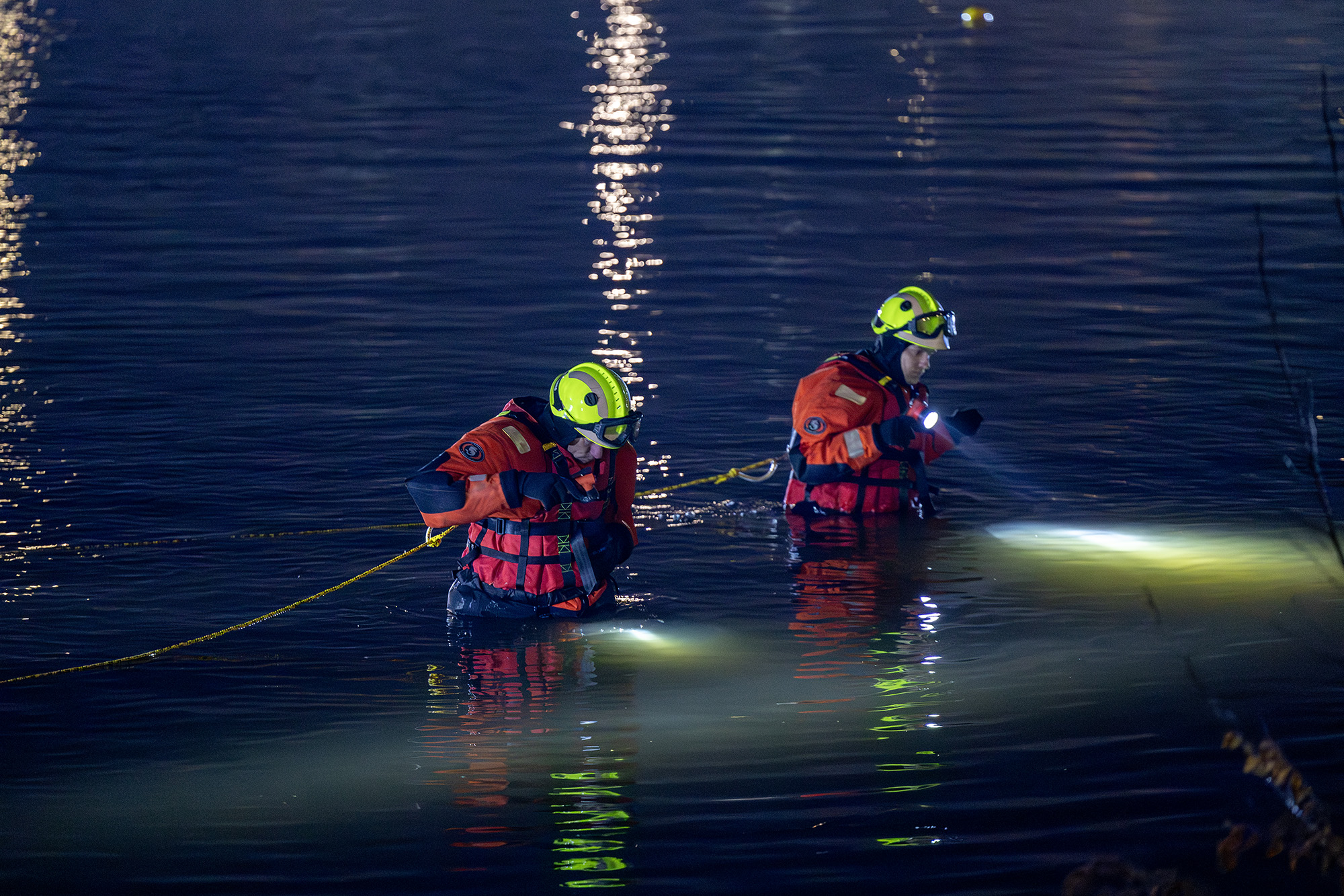 Zoekactie naar vermiste persoon in water bij Luxemburglaan in Heemskerk - 112 Nederland