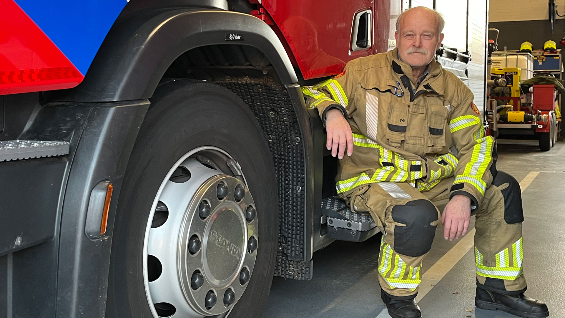 Brandweervrijwilliger krijgt gouden medaille na vijftig jaar dienst