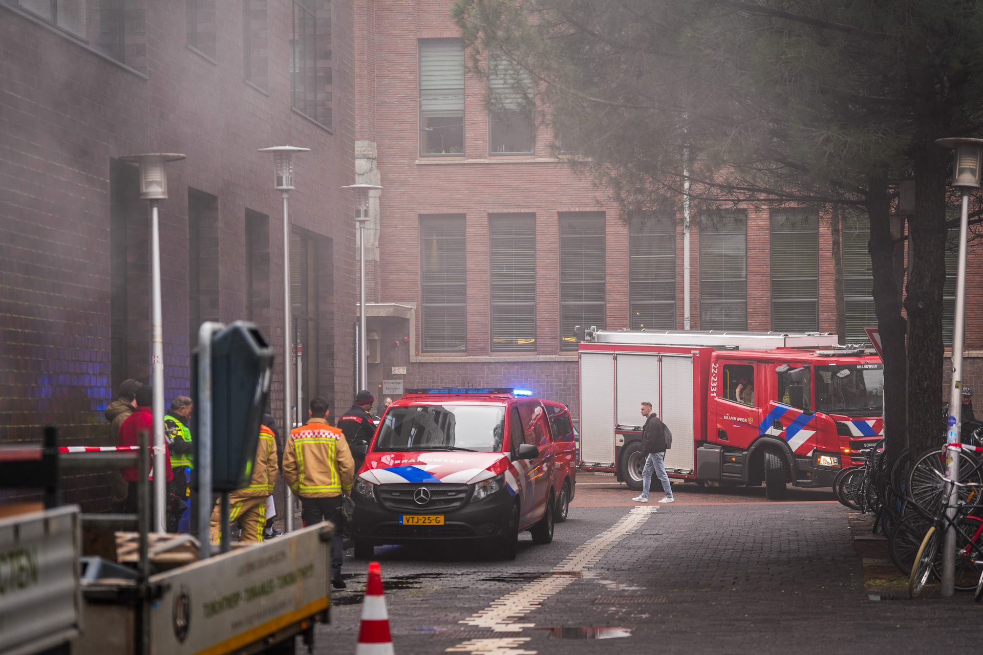 Autobrand in parkeergarage zorgt voor dikke rookwolken