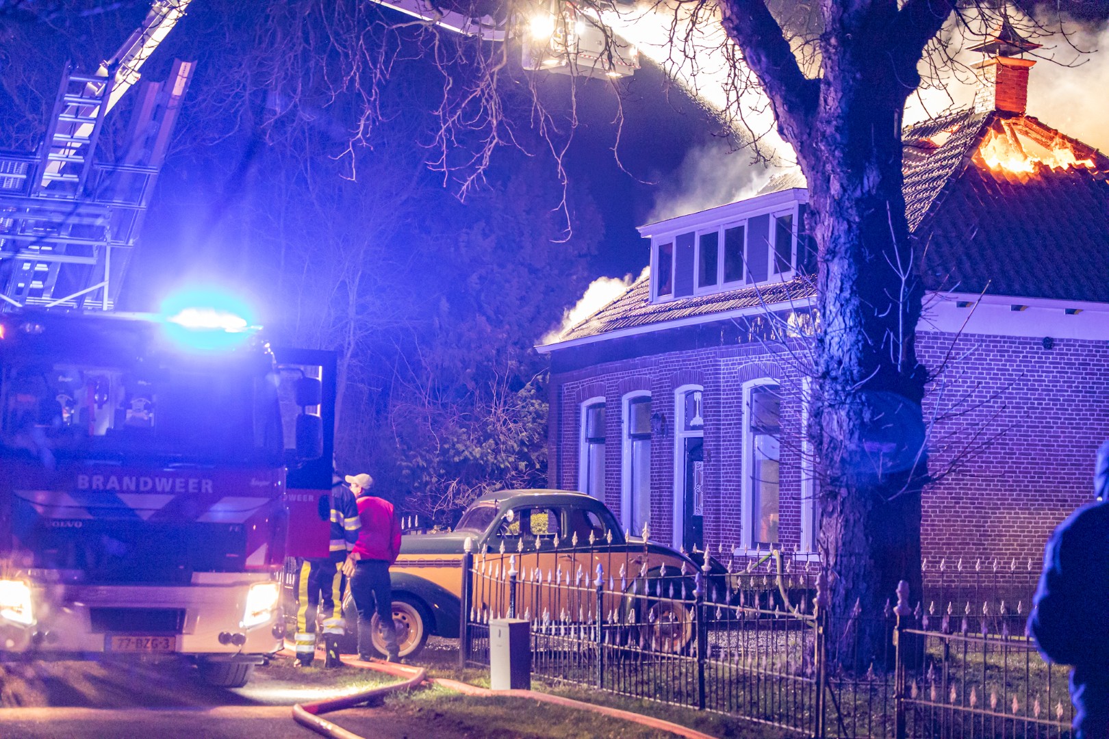 Uitslaande brand in woonboerderij