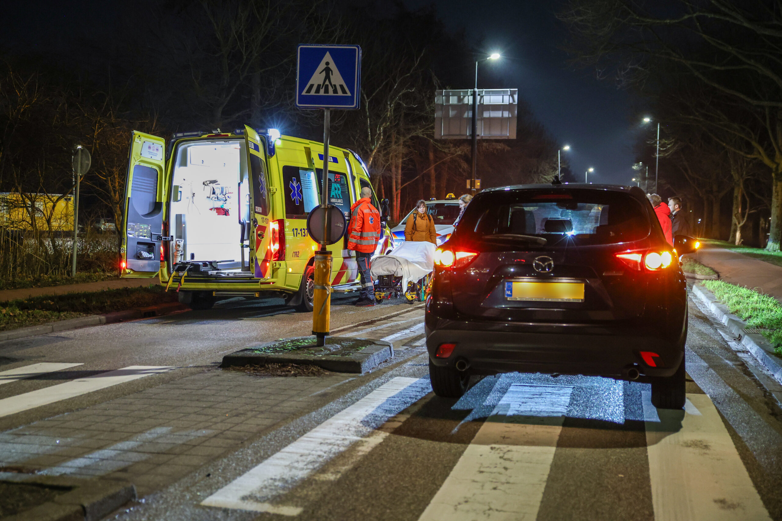Slachtoffer zwaargewond na aanrijding met auto