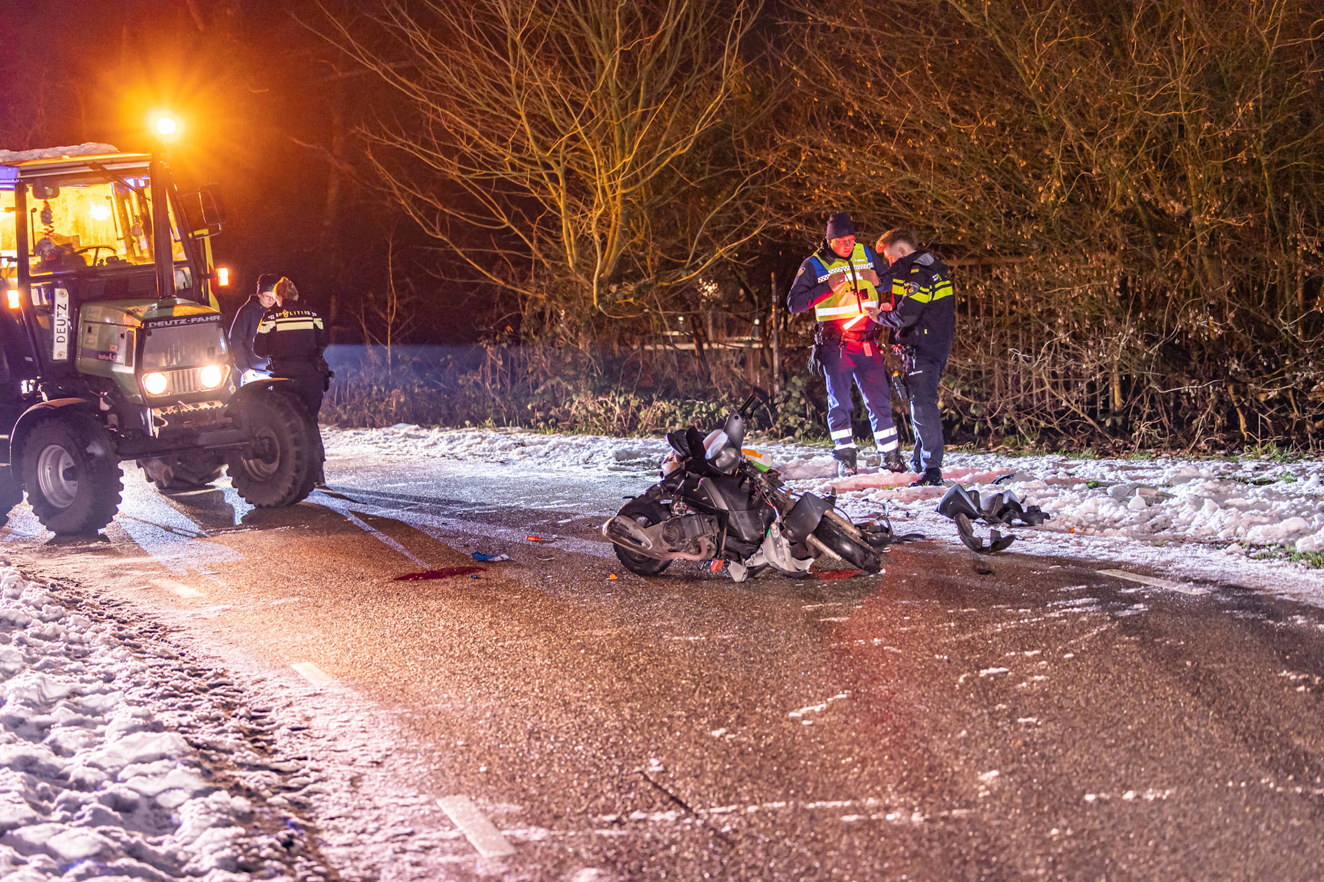 UPDATE: 19-jarige bromfietser zwaargewond na botsing met trekker