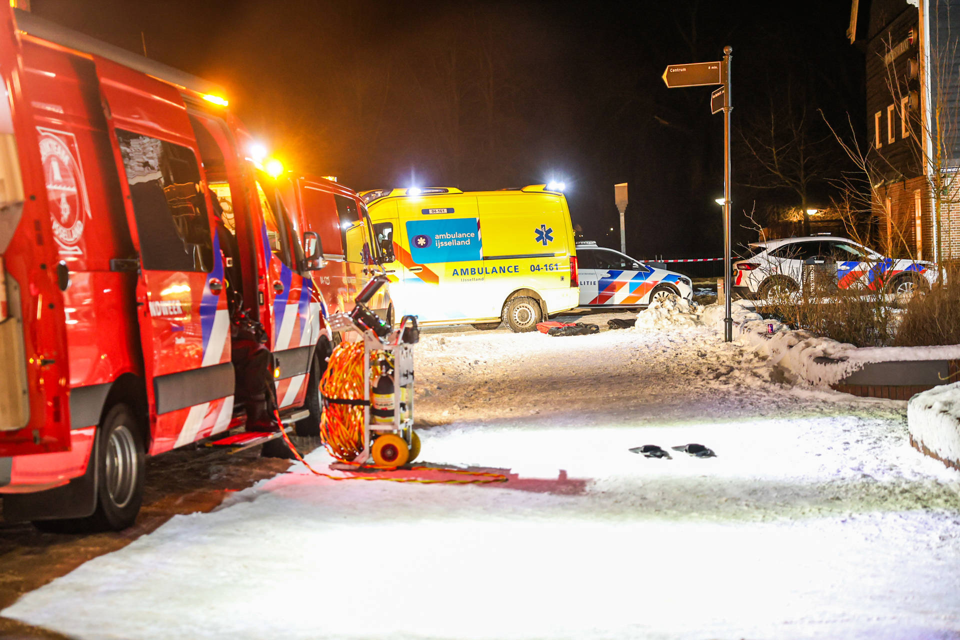 Politie start zoekactie naar vermiste jongen (8)