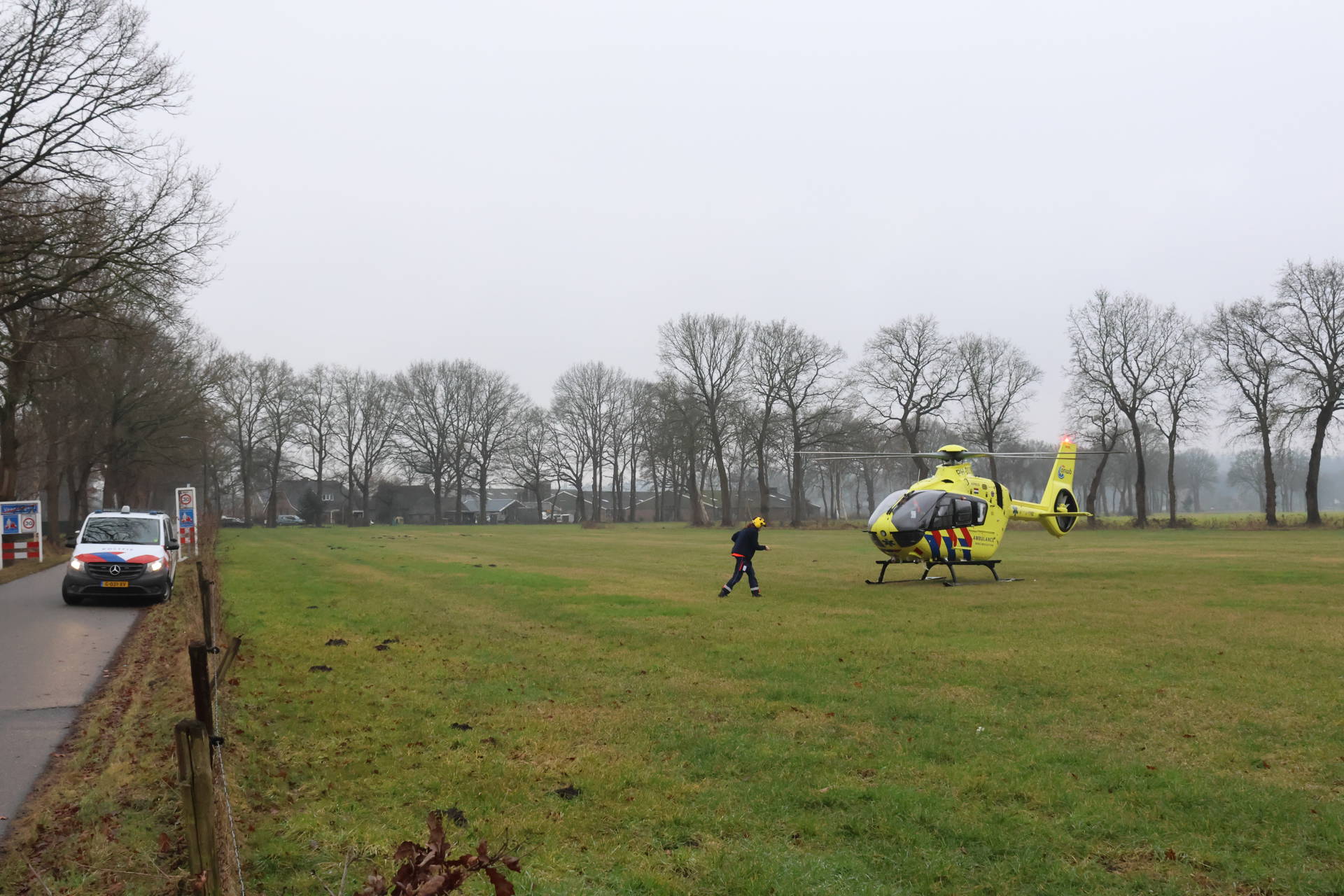 Vrouw ernstig gewond na val in woning, traumahelikopter ingezet