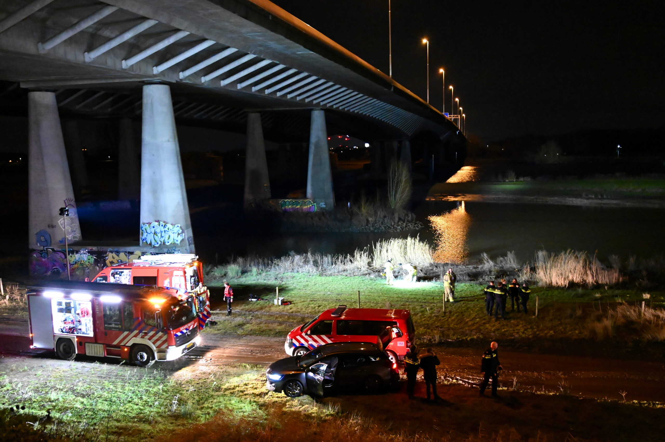 Persoon gereanimeerd nadat voorbijganger iets ziet drijven met drone