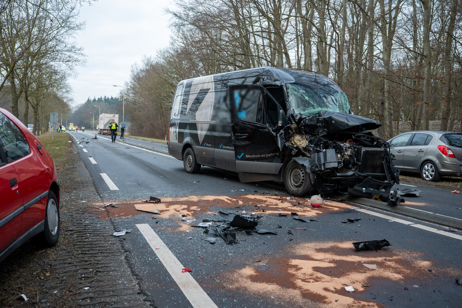 Drie inzittenden bekneld bij ernstig ongeval op N-weg