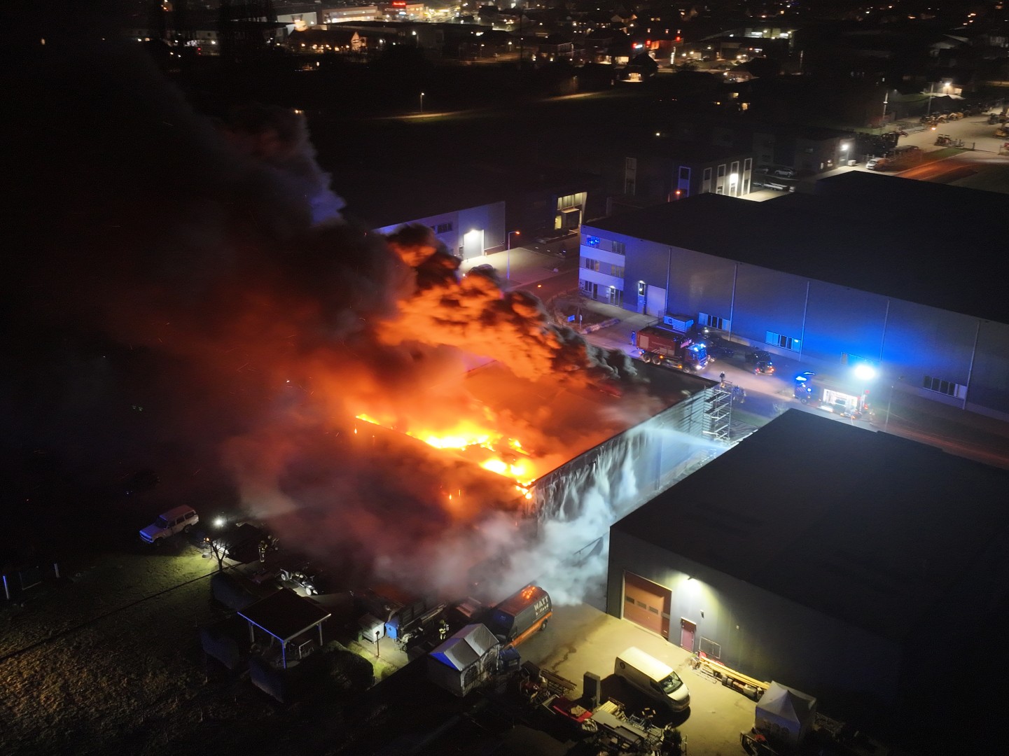 Zeer grote brand bij carrosseriebedrijf