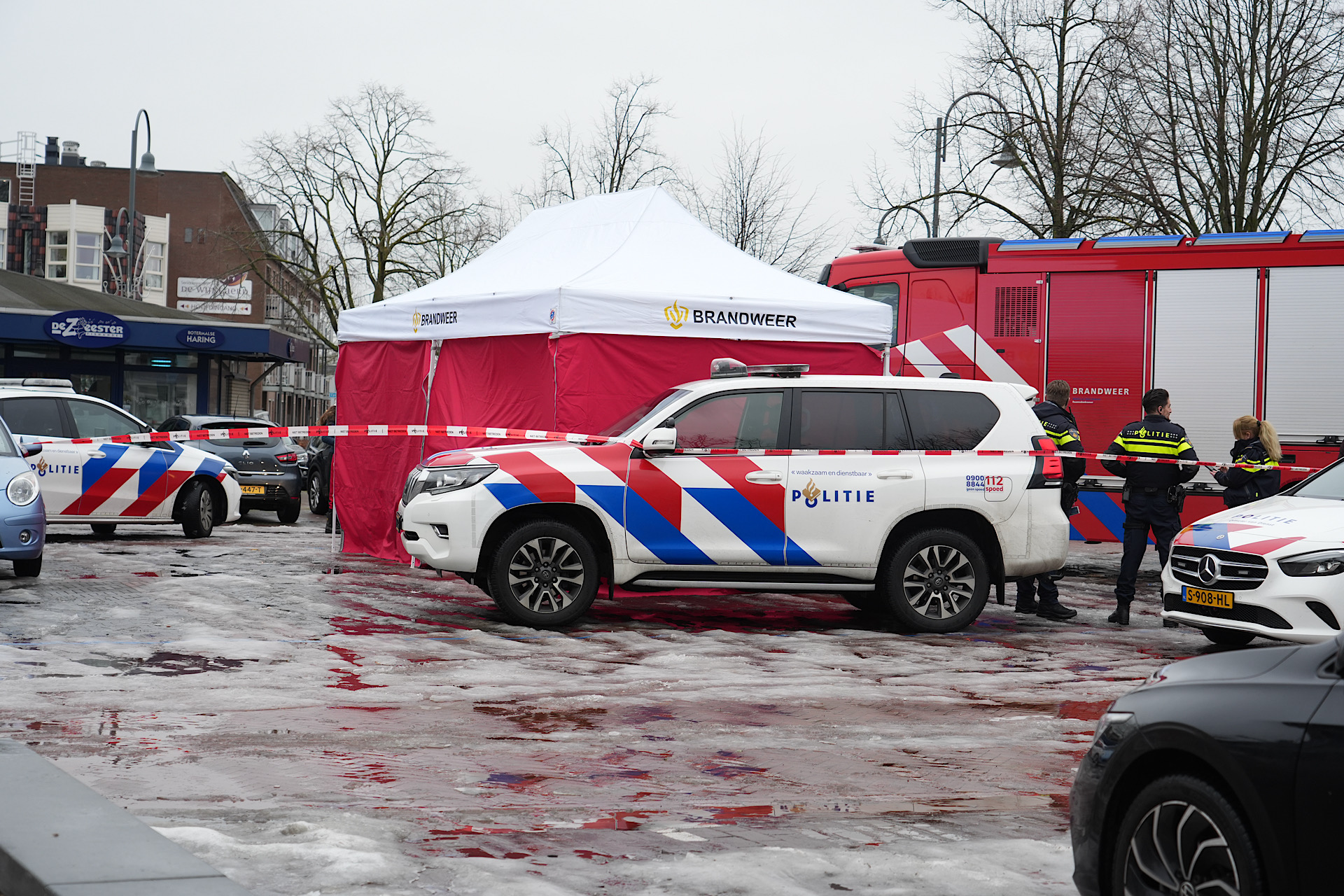 Overleden persoon aangetroffen in auto op parkeerplaats