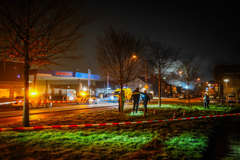 Auto rijdt in op jongen tijdens vechtpartij, slachtoffer gewond