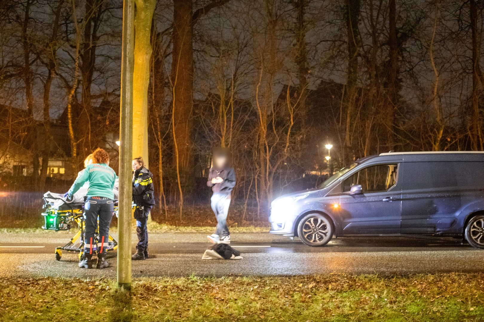 Man gewond na aanrijding, politie zoekt doorgereden bestuurder