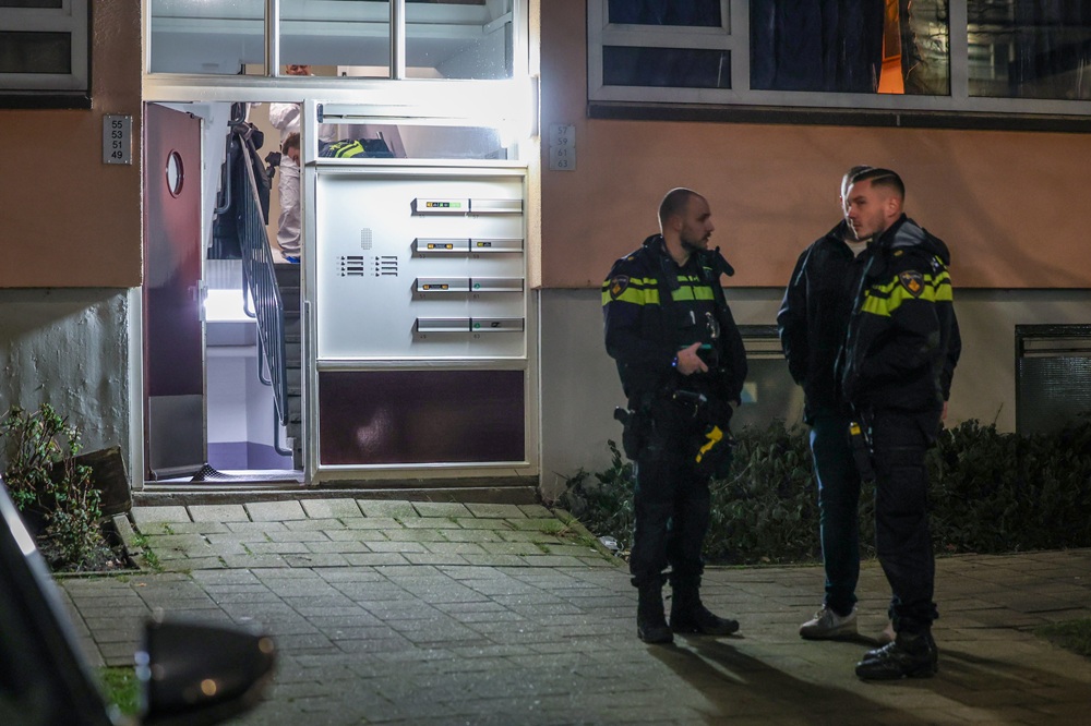 Overleden persoon aangetroffen na melding over gaslucht