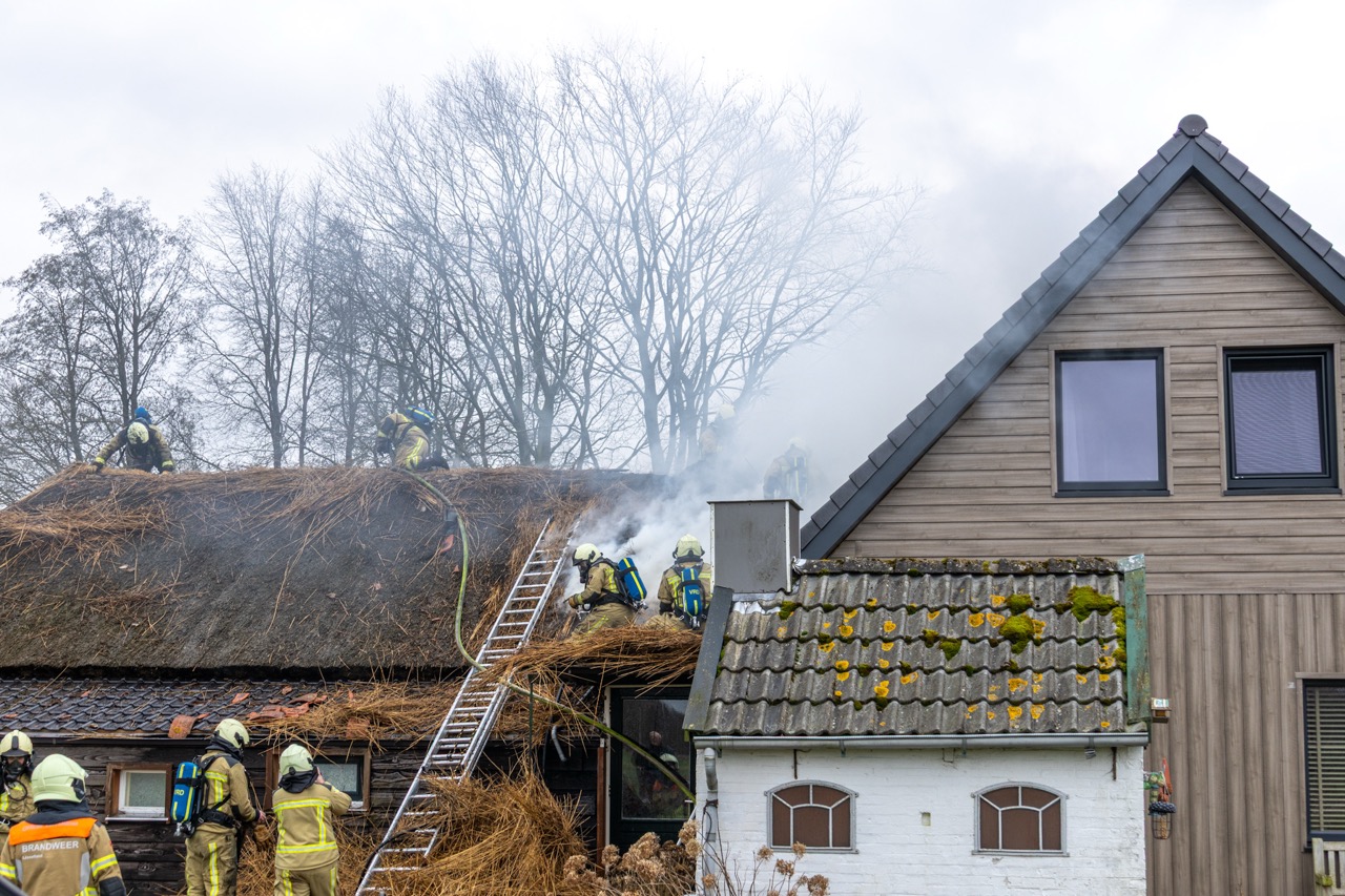 Brand in woning met rieten kap