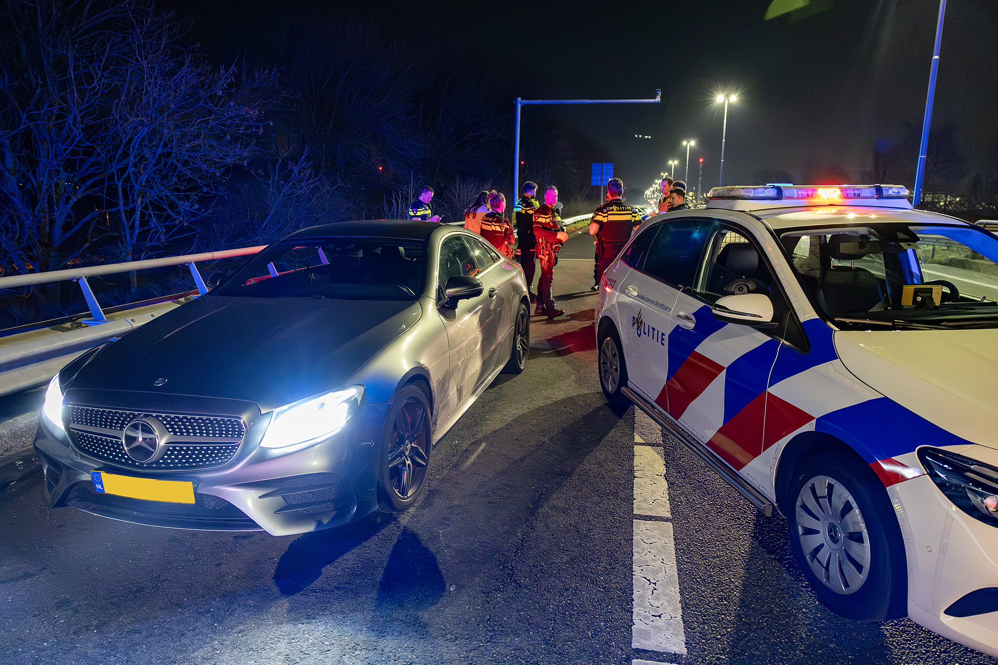 Auto klem gereden na lange achtervolging
