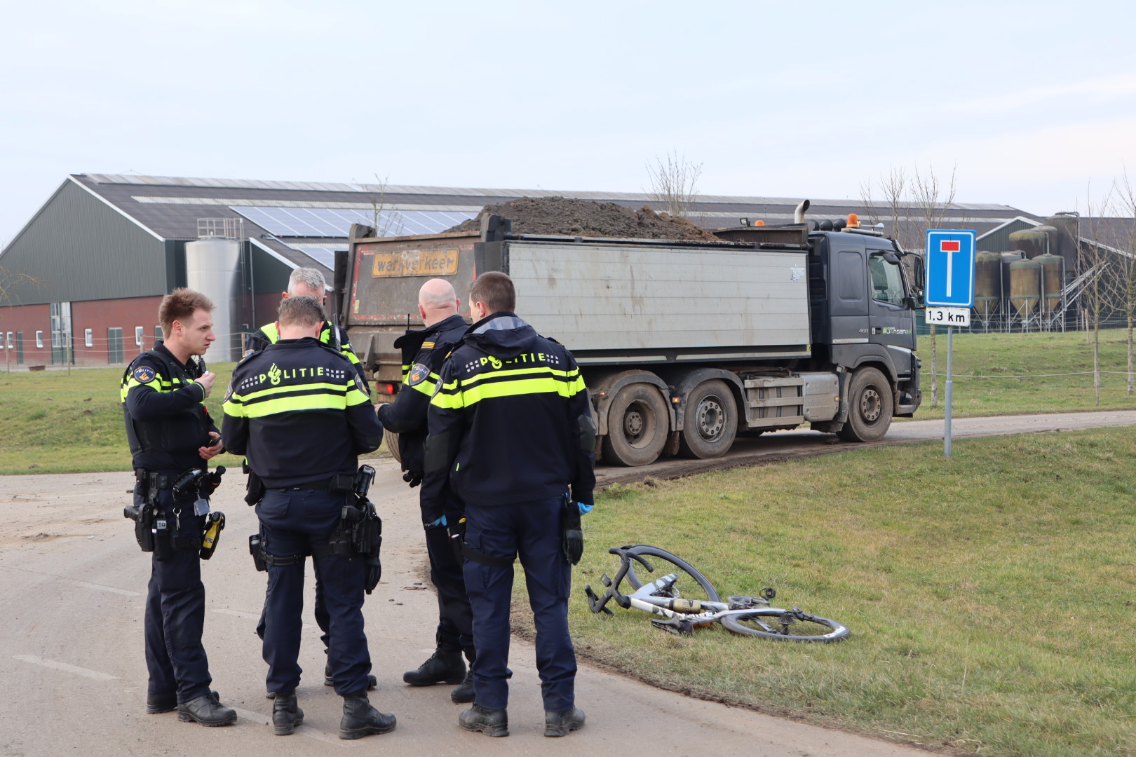 Wielrenner zwaargewond na botsing met vrachtwagen