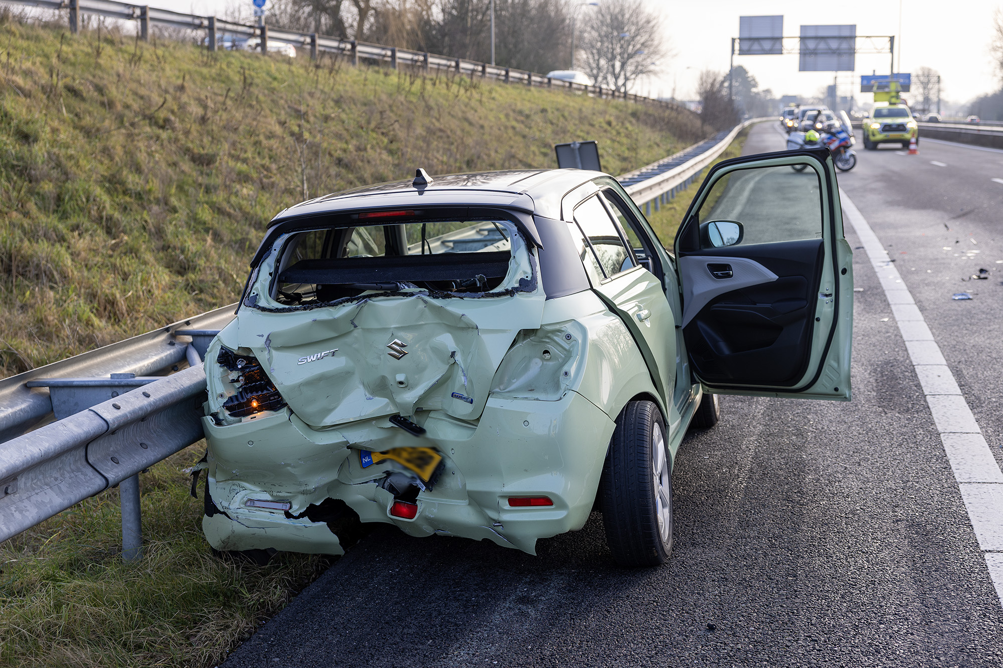 Bestuurster gewond bij botsing op snelweg