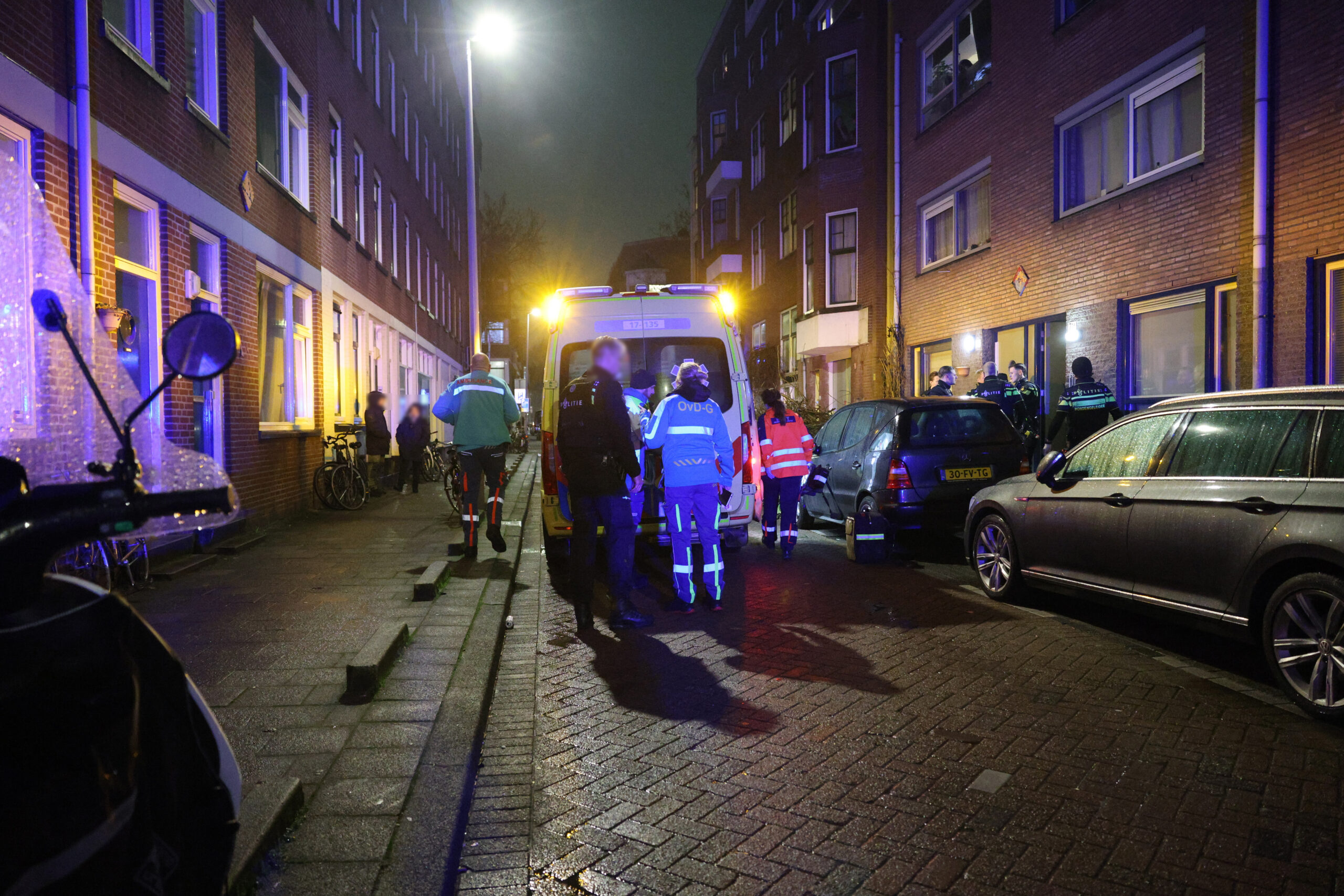 Zwaargewonde bij schietpartij in woning Zoutziedersstraat in Rotterdam - 112 Nederland