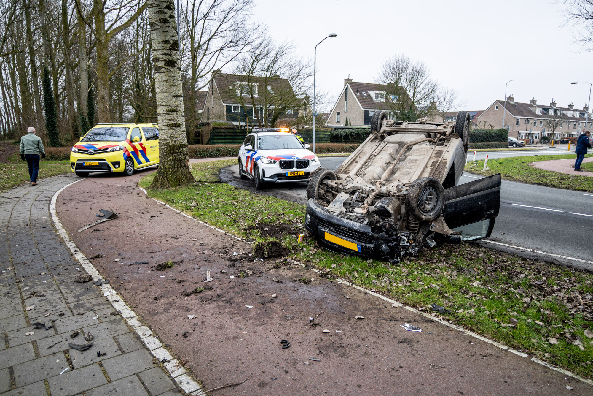 Automobilist gewond na crash, politie vindt ponypacks in auto